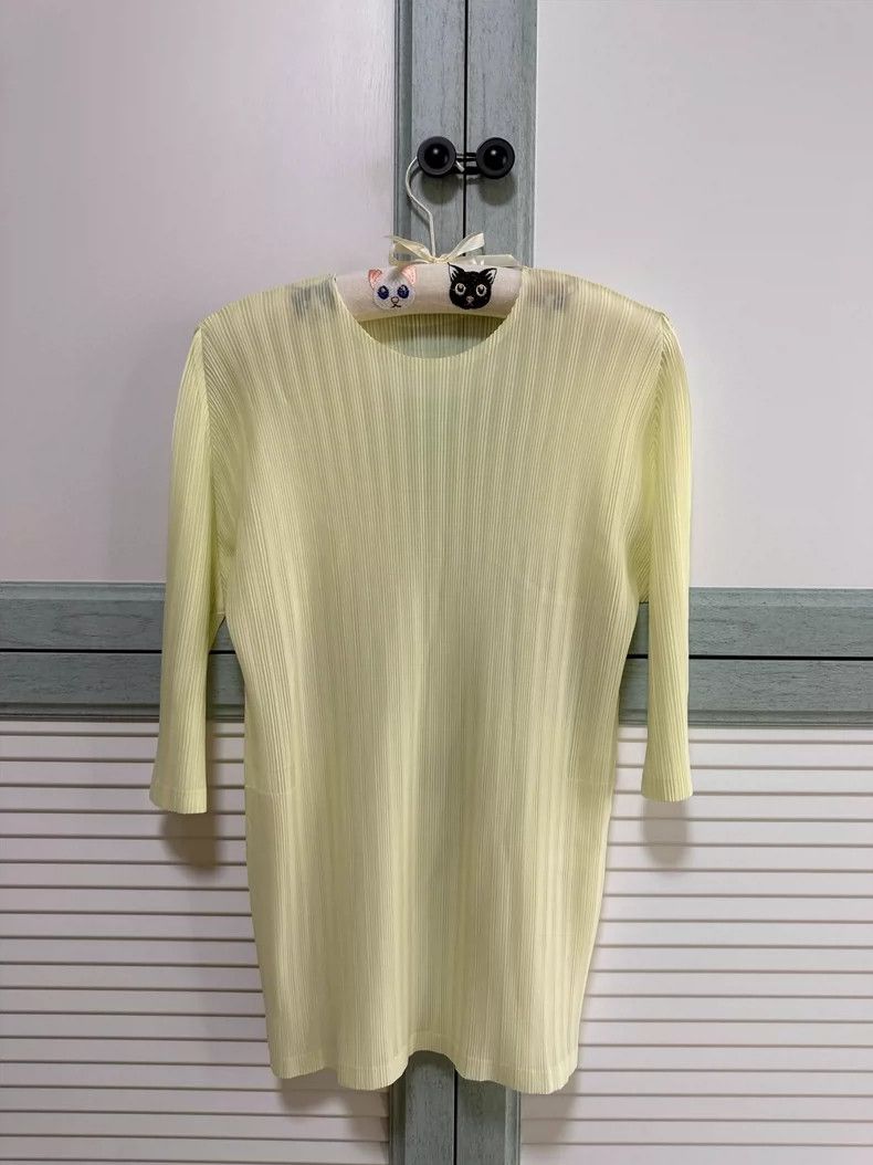 Issey Miyake Issey Miyake size:3 Light yellow pleated round-neck half-s Size XS / US 0-2 / IT 36-38 - 1 Thumbnail