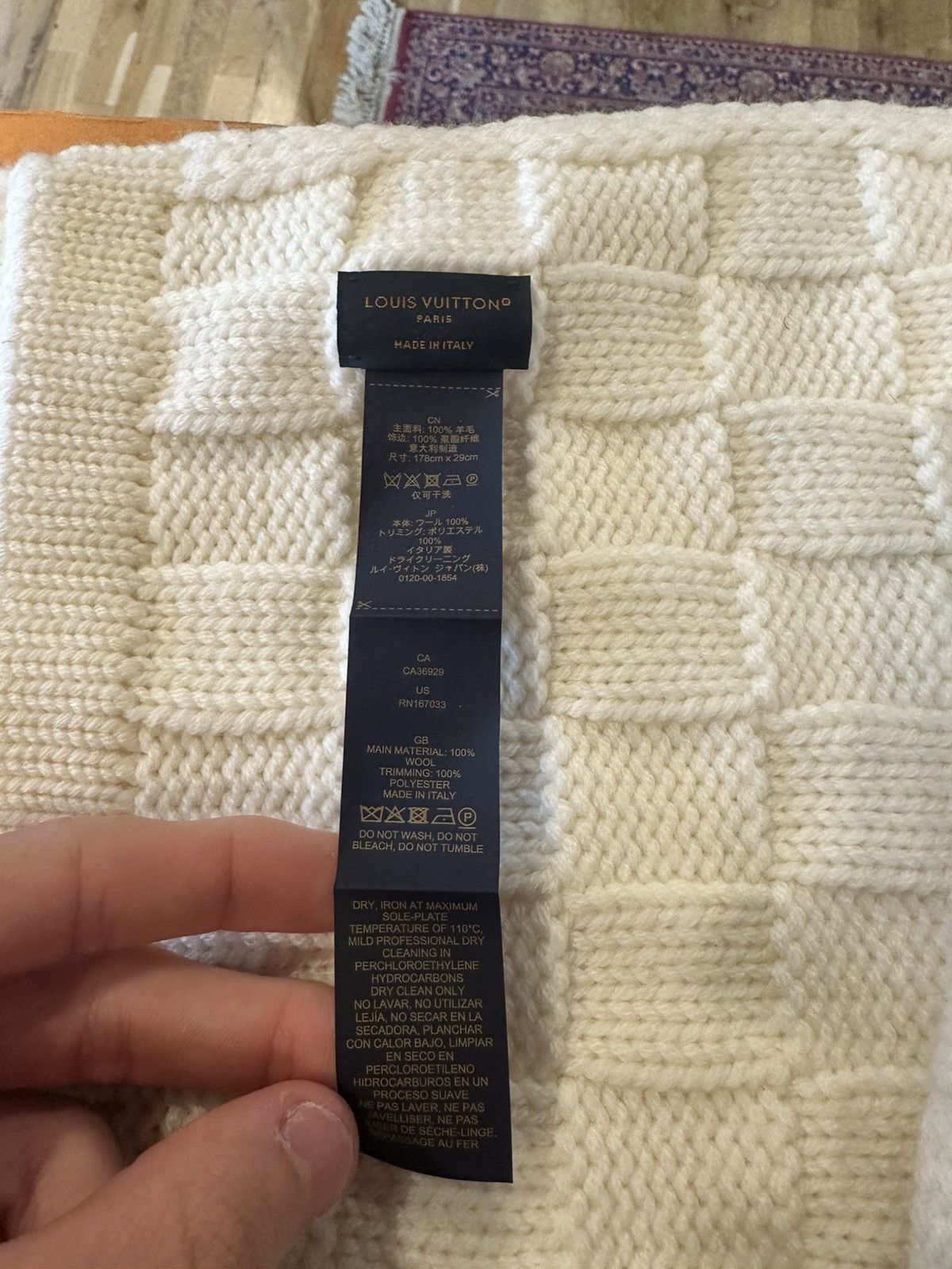 Louis Vuitton Louis Vuitton Cream Scarf Size ONE SIZE - 2 Thumbnail