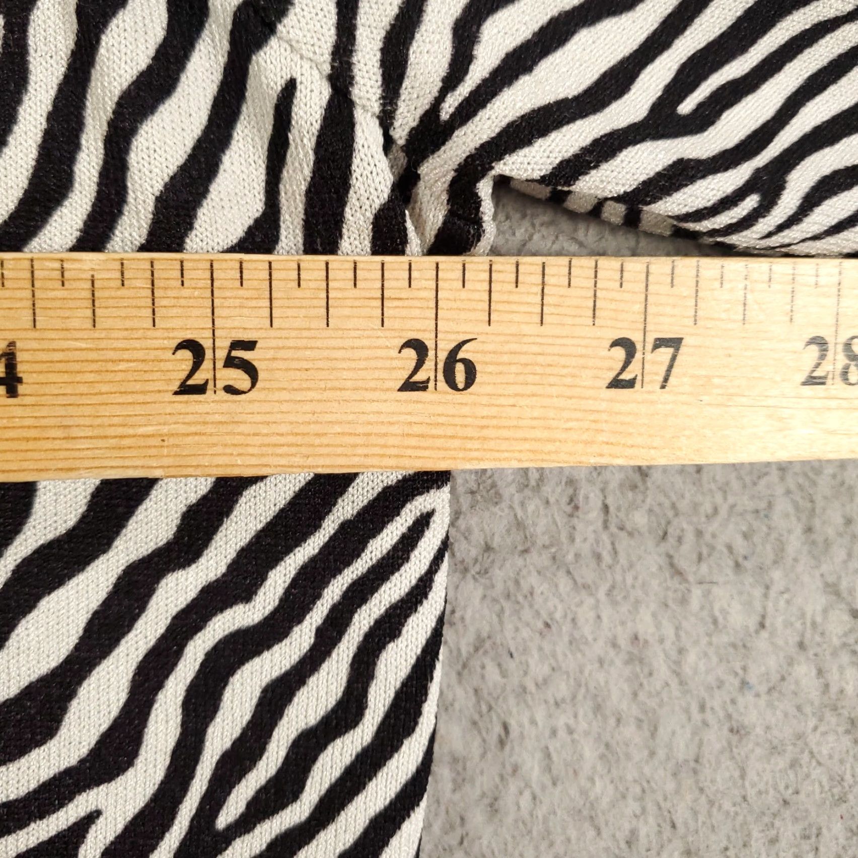 Liz Claiborne Womens Cardigan 2X Zebra Animal Print Button Closure Knit V-Neck Long Sleeve Liz Claiborne Size XXL / US 16-18 / IT 52-54 - 4 Thumbnail