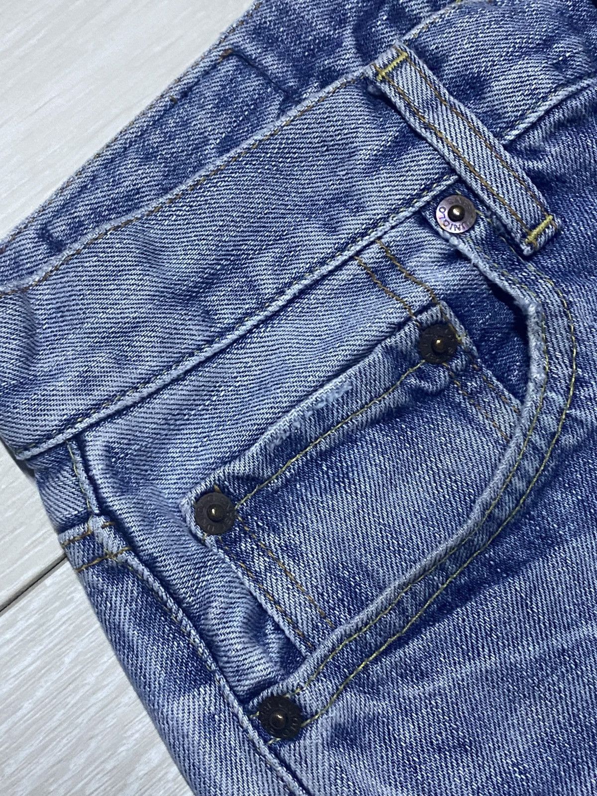 Uniqlo Vintage Uniqlo S003 Light Wash Distressed Jeans Size US 29 - 7 Thumbnail