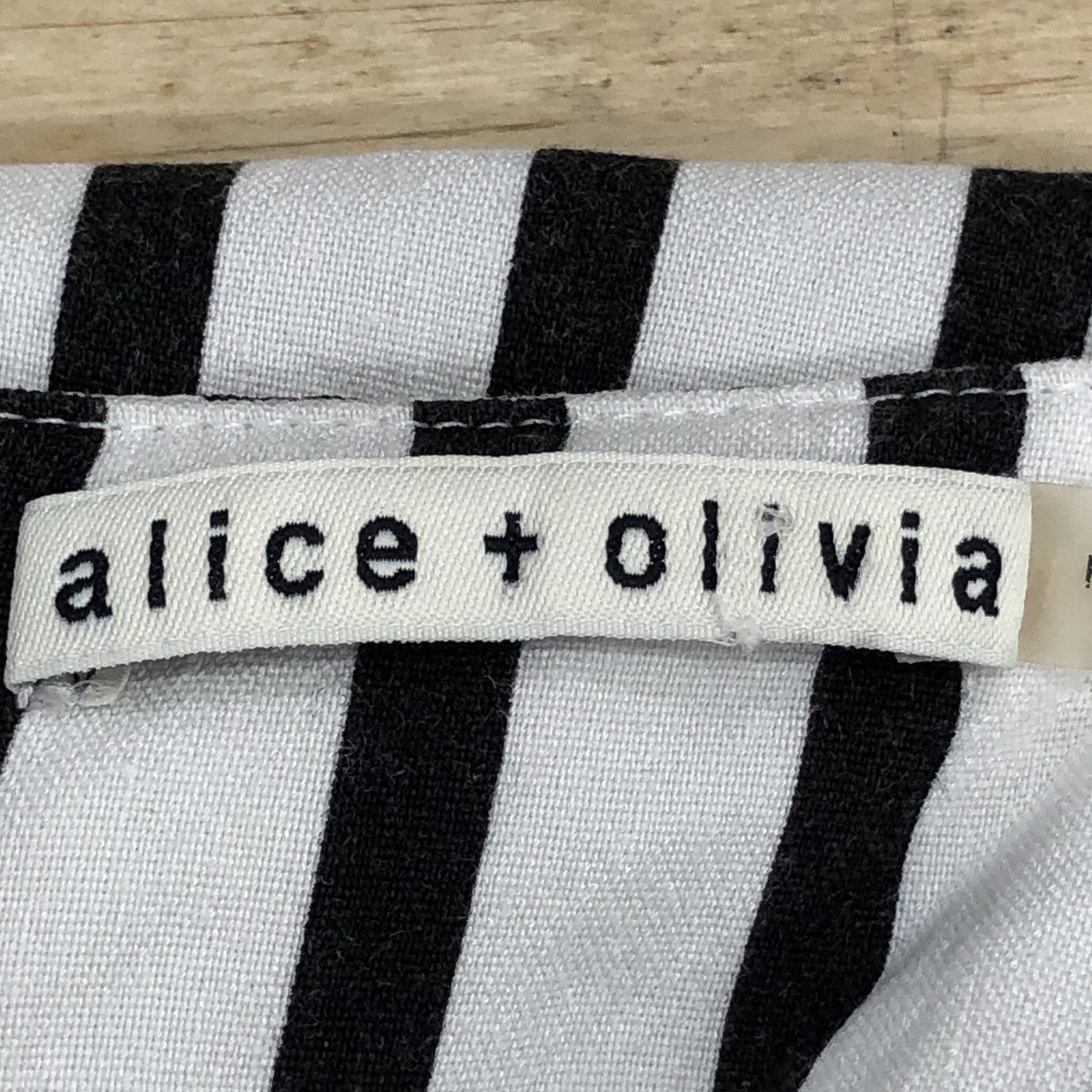 Alice + Olivia Alice + Olivia Jumpsuit 4 Striped Linen Cropped Wide Leg Size 27" / US 4 / IT 40 - 12 Thumbnail