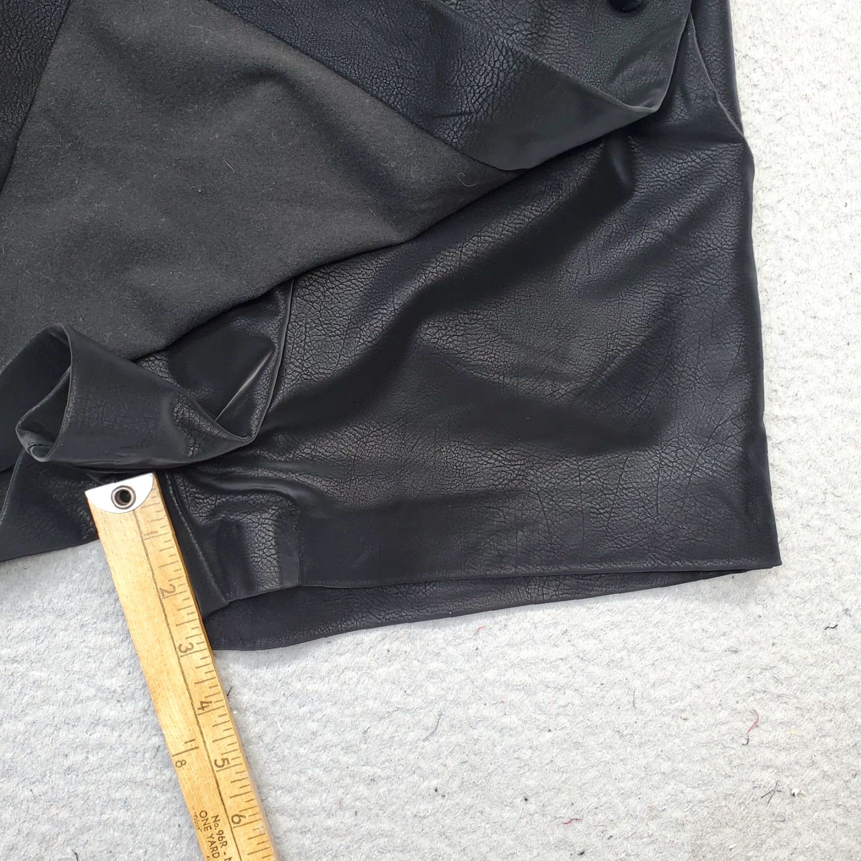 Guess GUESS Womens Skirt S Black Asymmetrical Faux Leather Lined Back Zip Mini Size S Size 28" / US 6 / IT 42 - 5 Thumbnail