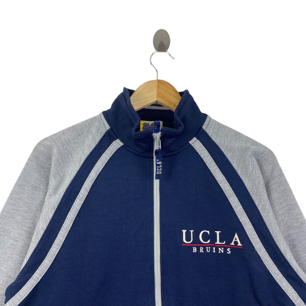 Vintage Vintage UCLA Bruins Sweater Two Tones University Collegiate Size US M / EU 48-50 / 2 - 3 Thumbnail