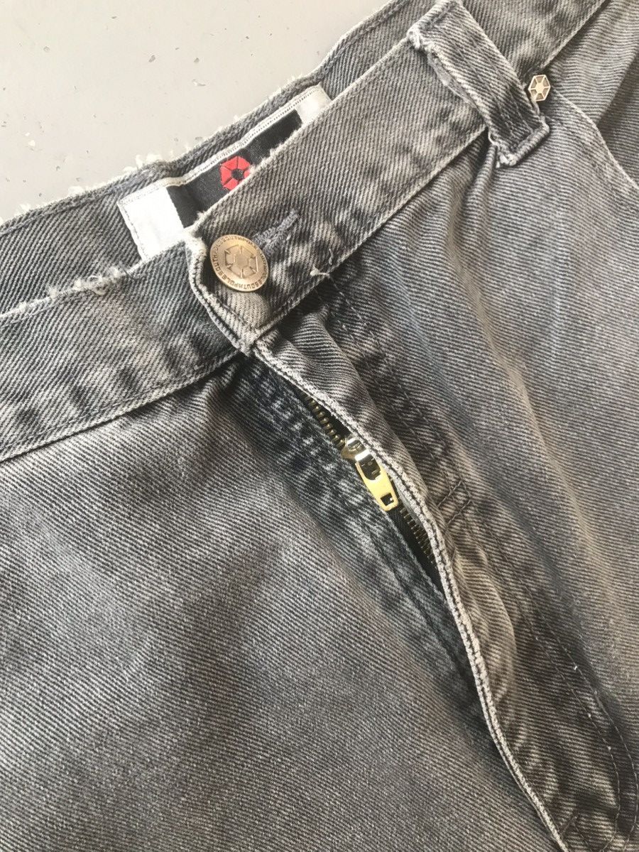 Southpole × Vintage Vintage faded Southpole logo embroidered skater denim jort Size US 42 / EU 58 - 5 Thumbnail