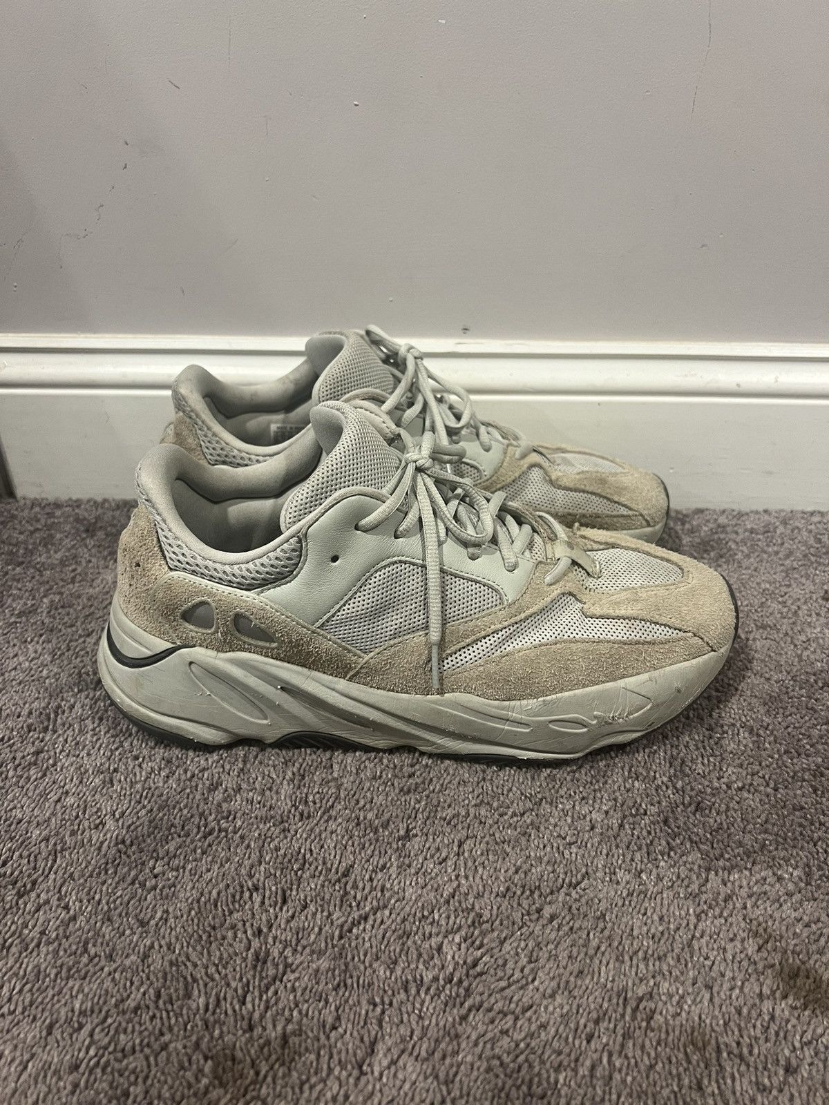 Yeezy Yeezy 700 Salt Size US 11.5 / EU 44-45 - 3 Thumbnail