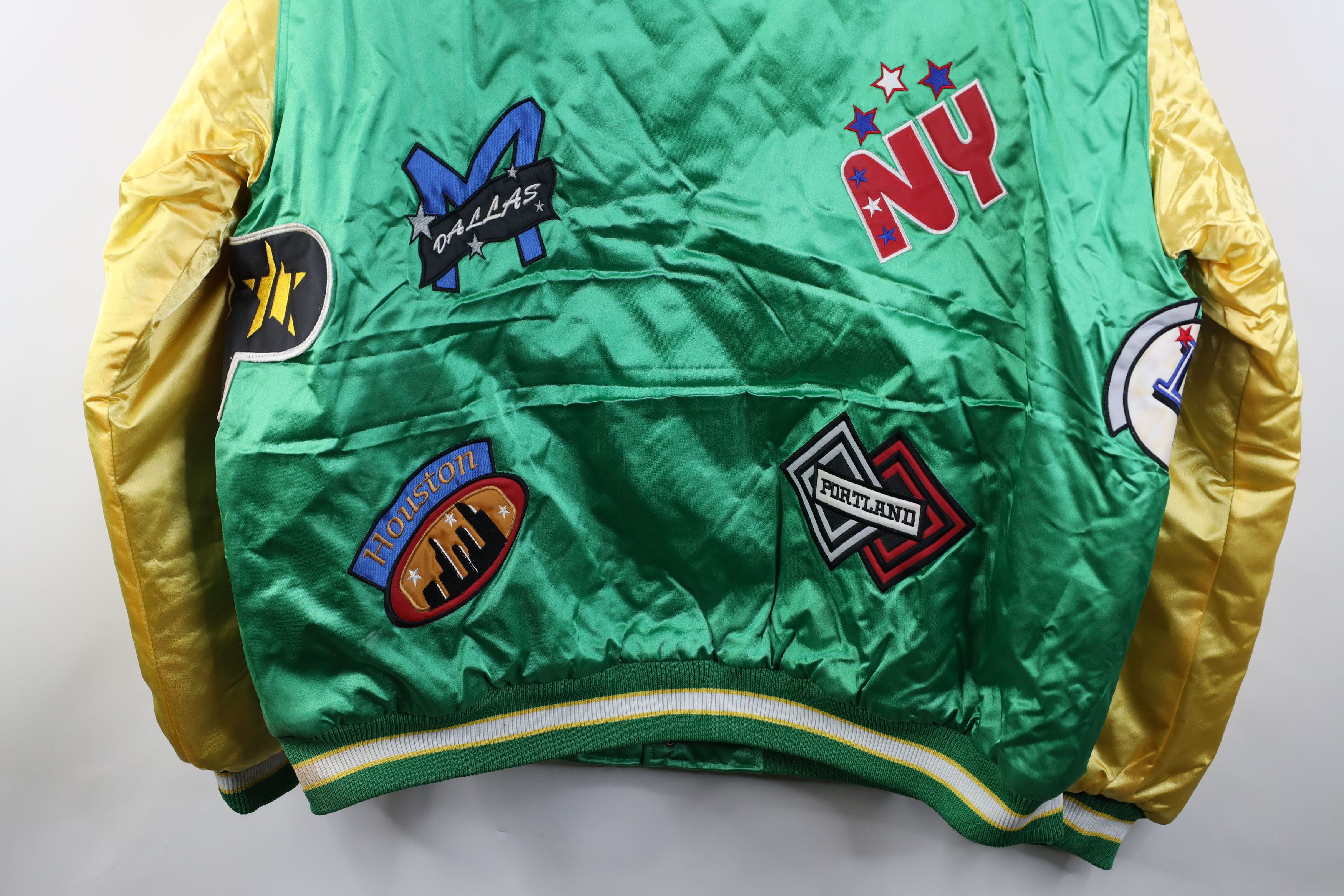 Vintage Deadstock Vintage 90s Quilted Satin Bomber Jacket Green Size US XXL / EU 58 / 5 - 17 Thumbnail