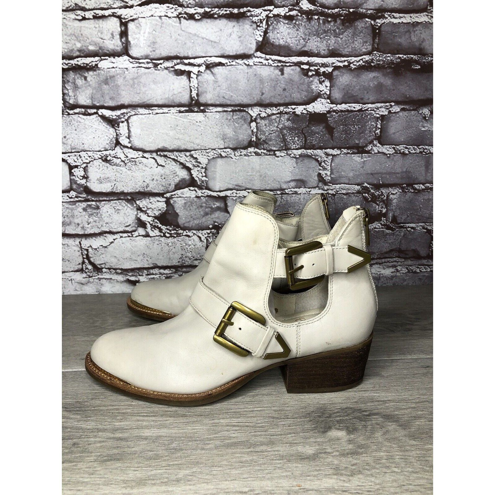 Elliott Elliot Lucca Ivory Leather Anthropologie Gold Buckle Heel Bo Size US 7 / IT 37 - 15 Thumbnail