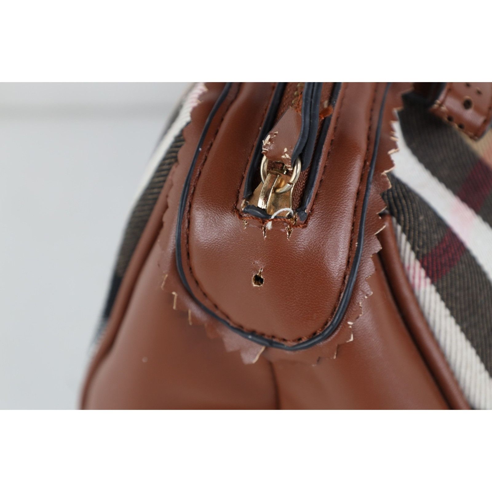 Burberry Vintage Burberry Prorsum Novacheck Plaid Toiletry Bag Size ONE SIZE - 4 Thumbnail