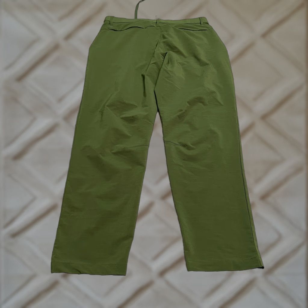 Fabletics Fabletics Mens Active Pants Regular Fit Green 33x29 Pockets Drawstring 33 Waist Tapered Inseam 29 Outdoor Athleisure Pants Mens Size US 31 - 1 Thumbnail