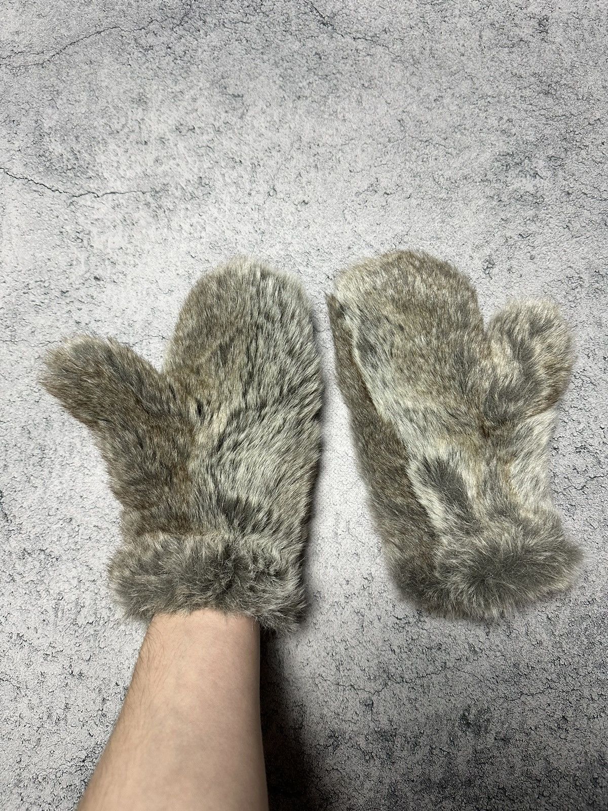 If Six Was Nine Vintage Y2K Fuzzy Faux Fur Gloves Size ONE SIZE - 2 Thumbnail