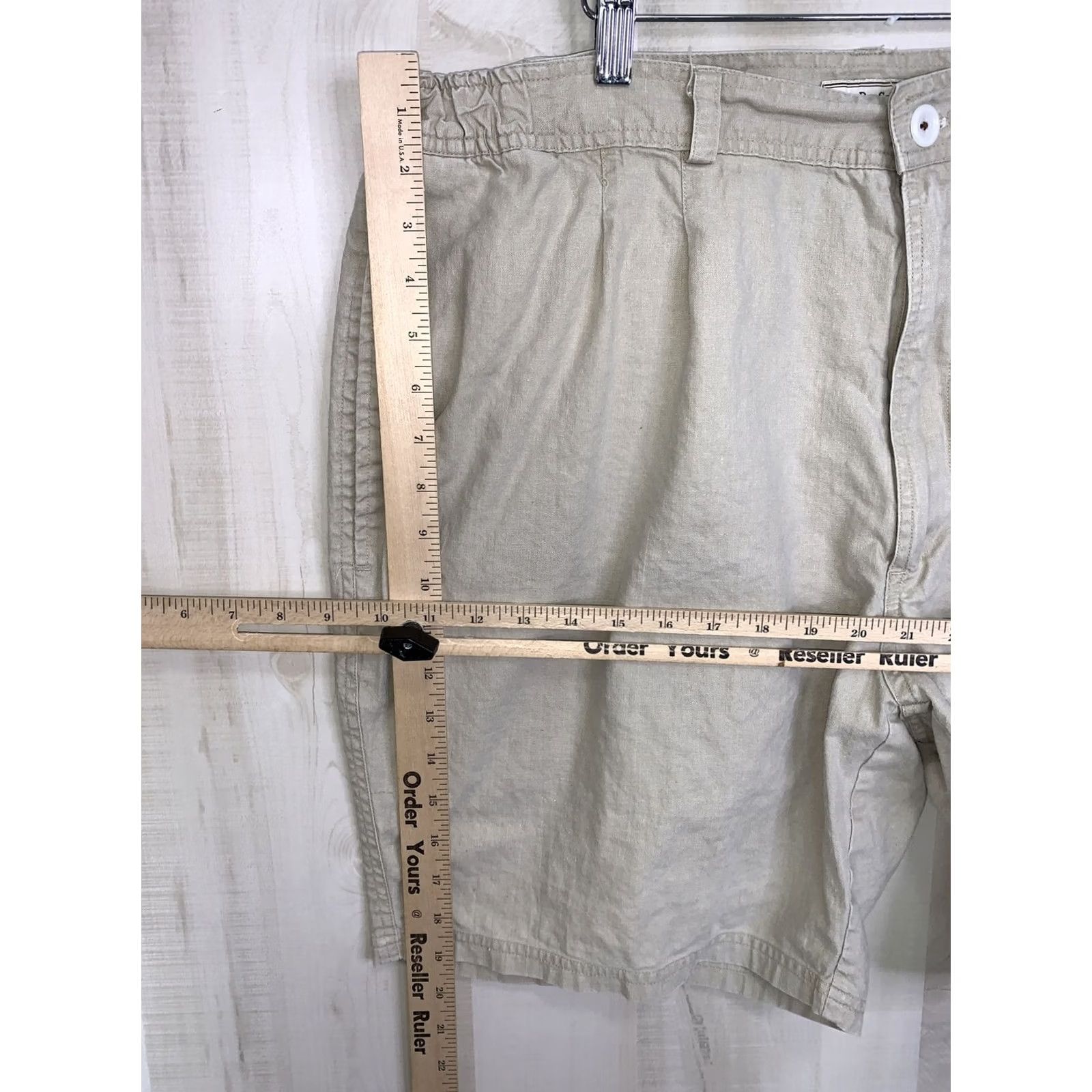 Bugle Boy VINTAGE Bugle Boy Khaki Pleated Front Mens Shorts Size 40 Beige 90s Chino Size US 40 / EU 56 - 4 Thumbnail