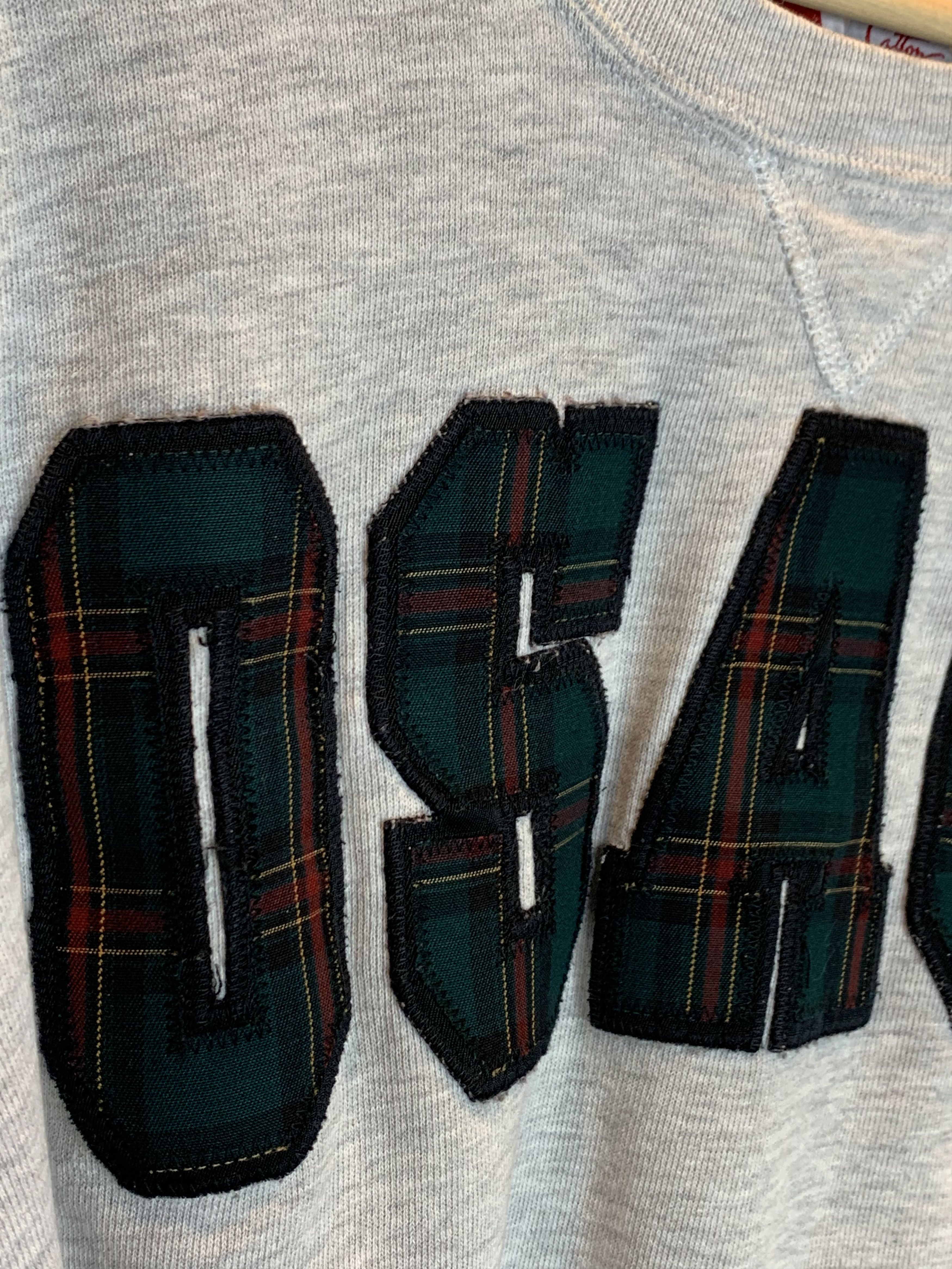 Russell Athletic *RARE* Vintage Osage Plaid Patch USA-Made Russell Sweatshirt Size US L / EU 52-54 / 3 - 4 Thumbnail