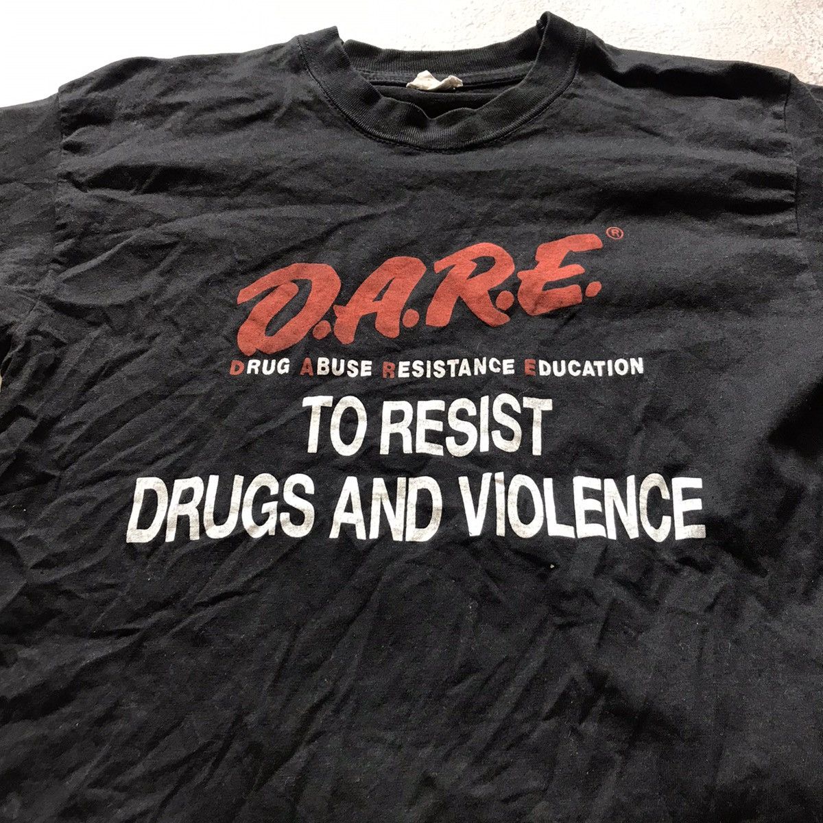 Vintage Vintage 90s D.A.R.E Graphic Tee Sun Faded Streetwear Boxy L Size US L / EU 52-54 / 3 - 3 Thumbnail