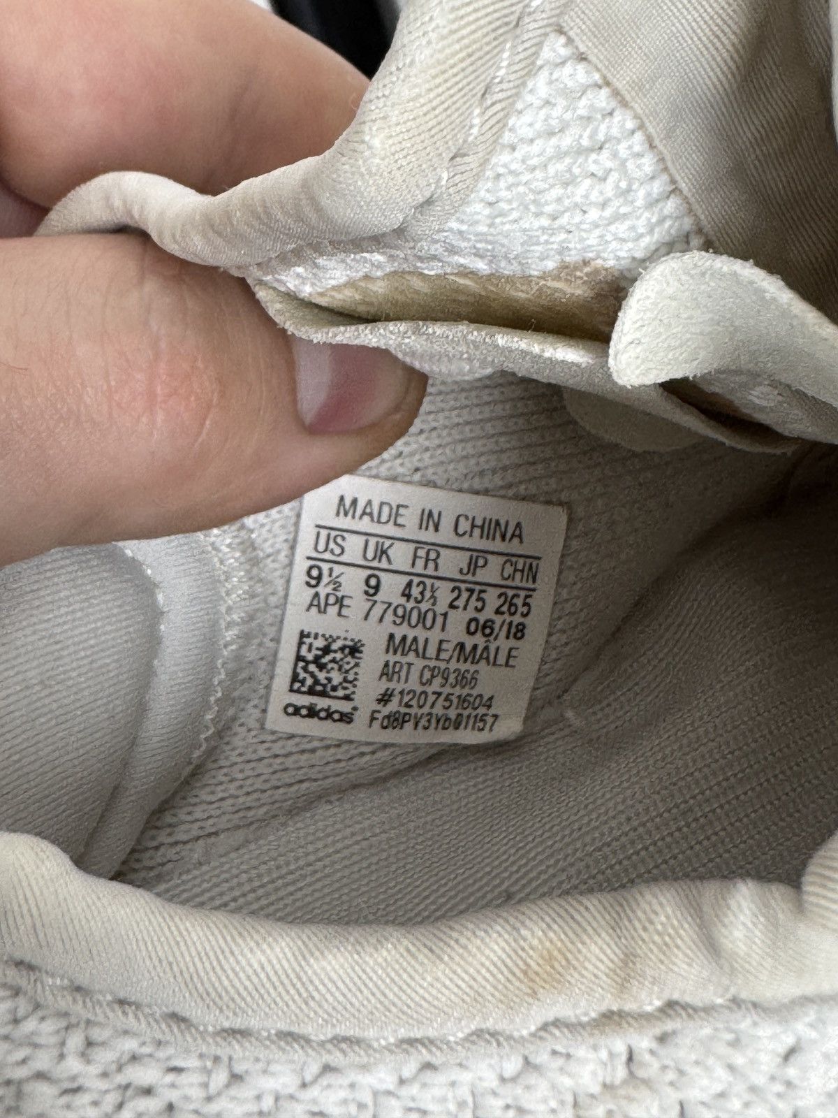 Adidas CP9366 Adidas Yeezy Boost 350 V2 Cream Triple White Size US 9.5 / EU 42-43 - 18 Thumbnail