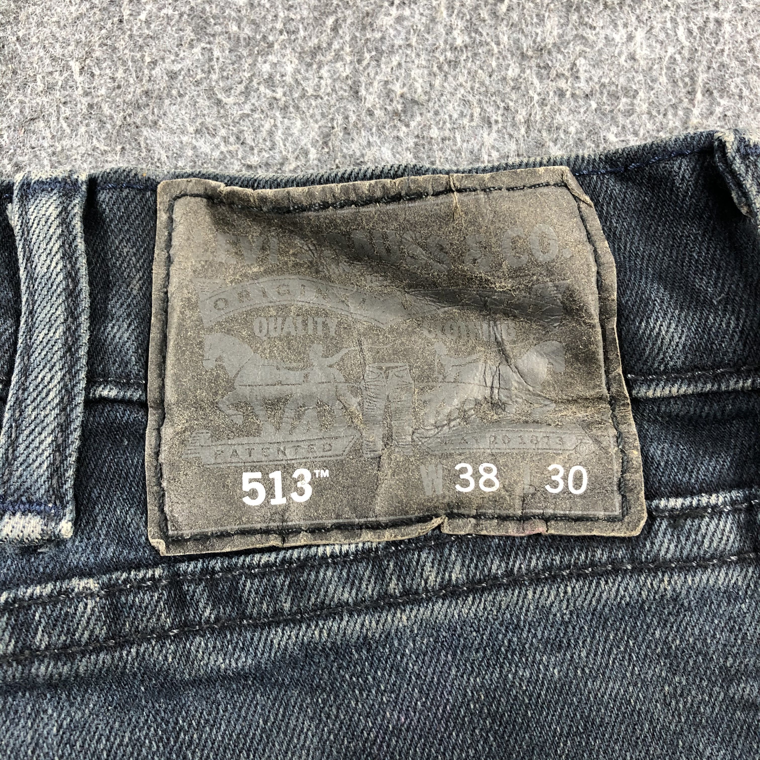 Vintage Faded Black Levis 513 Jeans-J2574