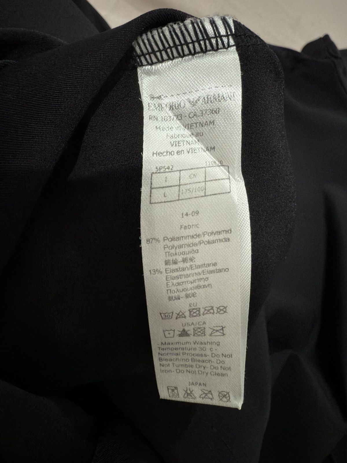 Emporio Armani Fitted V-neck T-shirt Size US M / EU 48-50 / 2 - 5 Thumbnail
