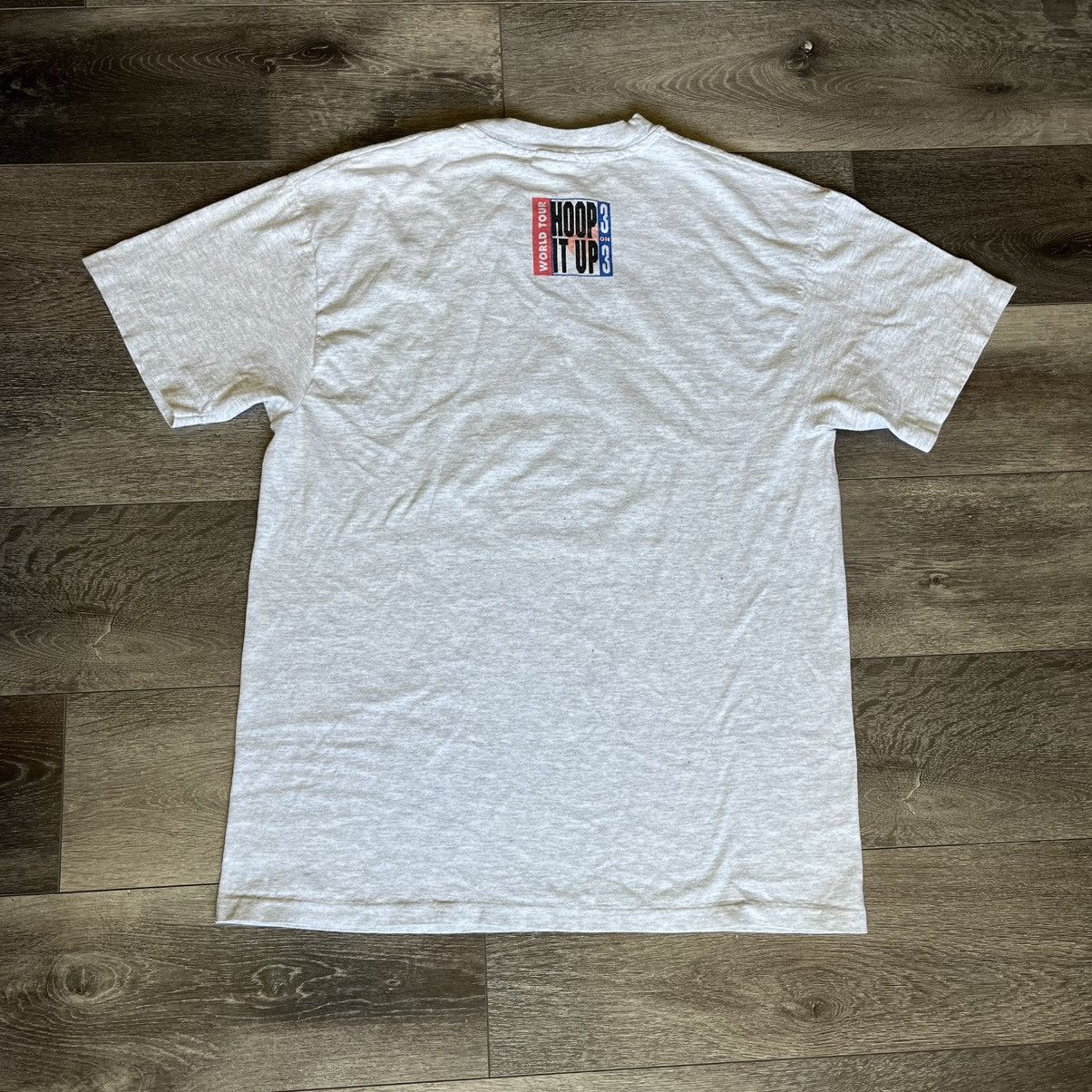 Champion Vintage 1990s Champion Hoop it up 3 on 3 Basketball Logo Tee Size US L / EU 52-54 / 3 - 2 Thumbnail