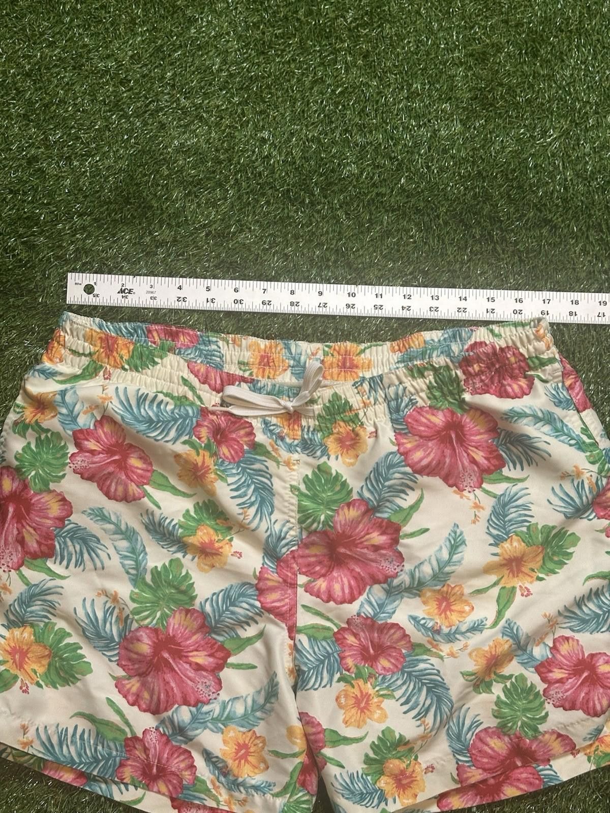Chubbies CHUBBIES MEN SWIM TRUNKS HIBISCUS FLOWER DESIGN size XL Size US 36 / EU 52 - 2 Thumbnail