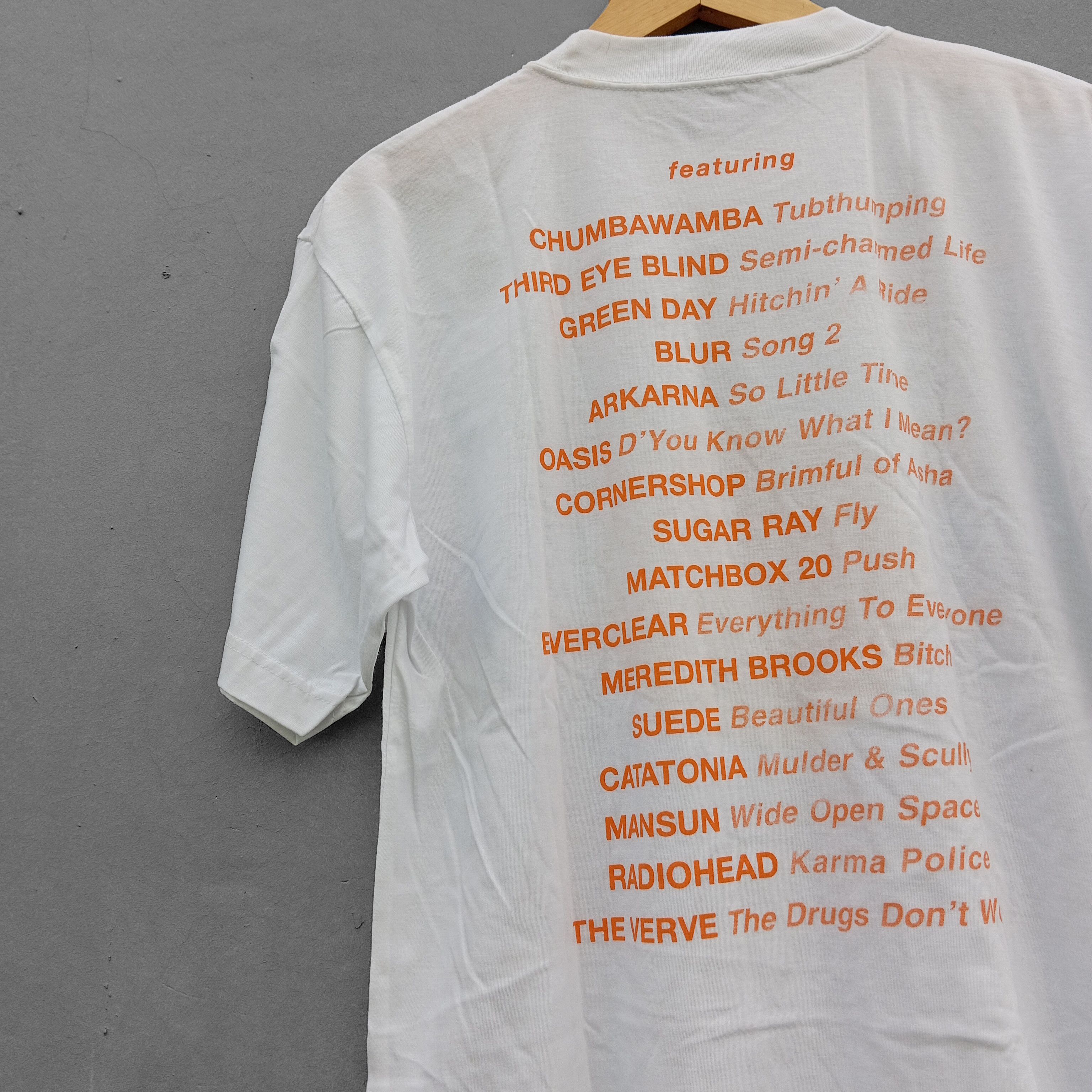 Band Tees vintage band FRESH 16 OF TODAY'S JUICIEST HITS! t shirts Size US M / EU 48-50 / 2 - 5 Thumbnail
