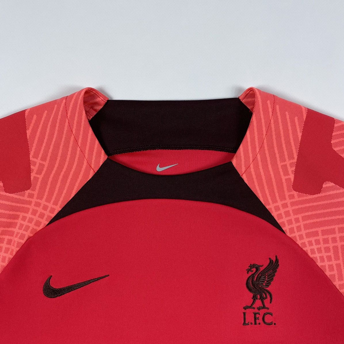Nike Nike Liverpool FC Kit 2022/2023 Soccer Jersey Football Tee Size US M / EU 48-50 / 2 - 4 Thumbnail