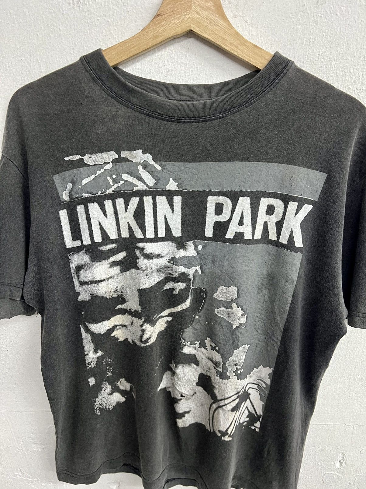 Band Tees × Vintage Rare THRASHED Linkin Park Living Things World Tour Tee Size US M / EU 48-50 / 2 - 3 Thumbnail