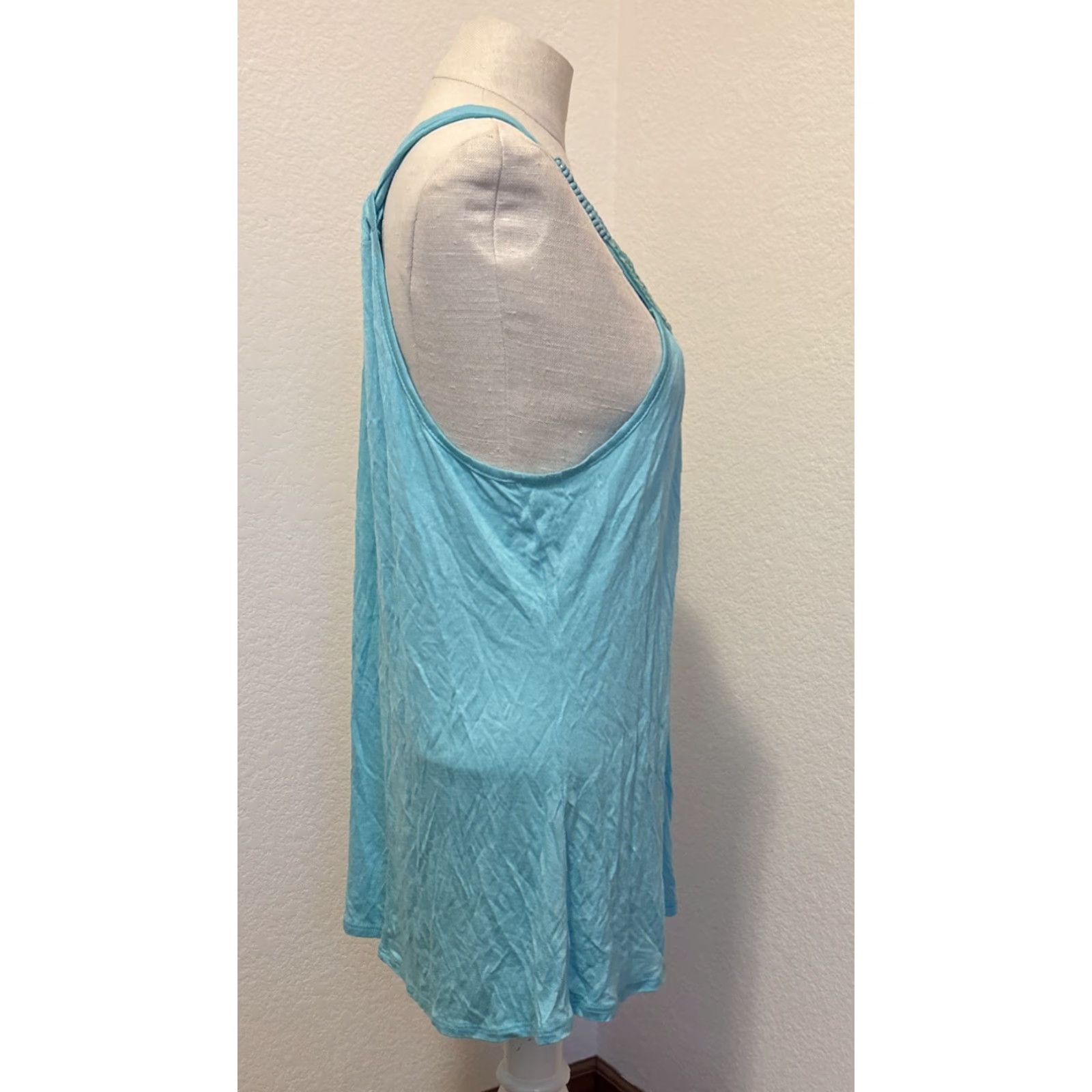 Bell NWT Vanity Tank Top L Ocean blue Beaded Sequin Scoop Neck Sleeveless Rayon Spandex Women's Regular Tank NWT Vanity Ocean blue L Beaded Sequin Size L / US 10 / IT 46 - 4 Thumbnail