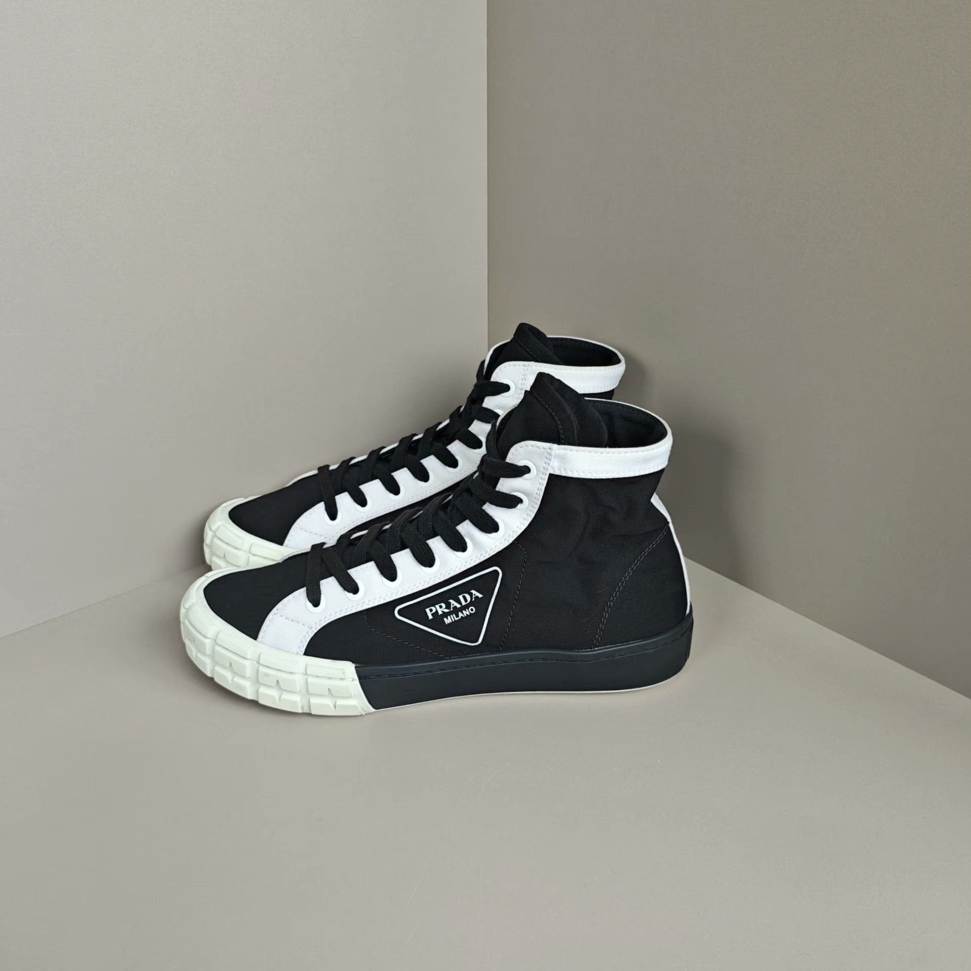Prada Prada Hitop Sneakers 10 Men Size US 10 / EU 43 - 1 Thumbnail