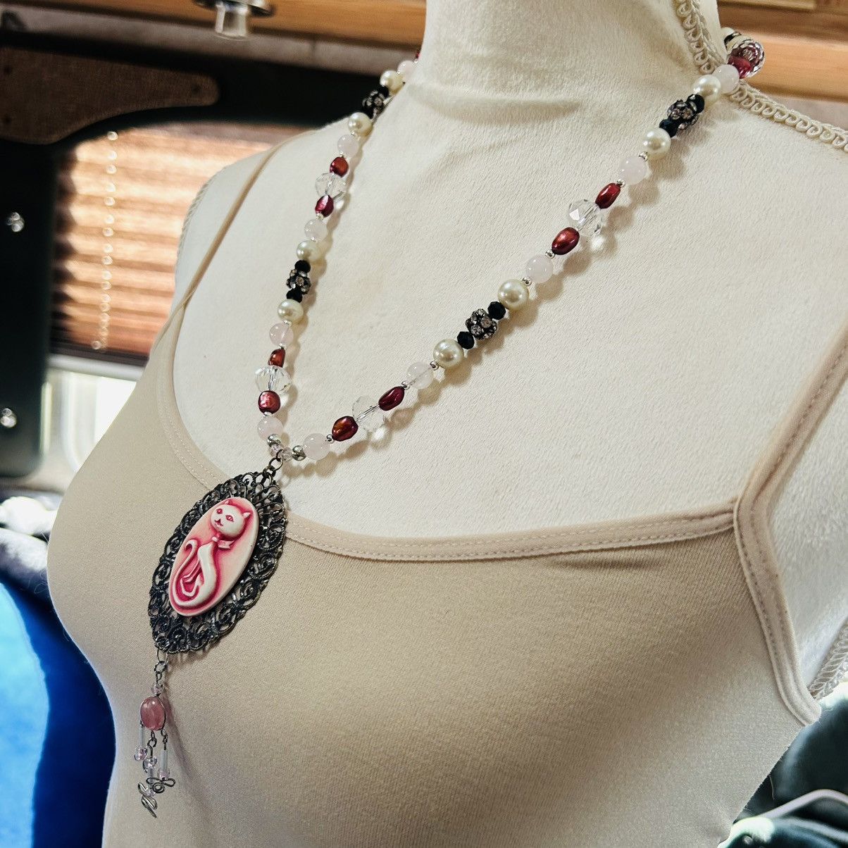 Handmade Handcrafted pretty kitty cameo quartz honora pearl necklace Size ONE SIZE - 3 Thumbnail