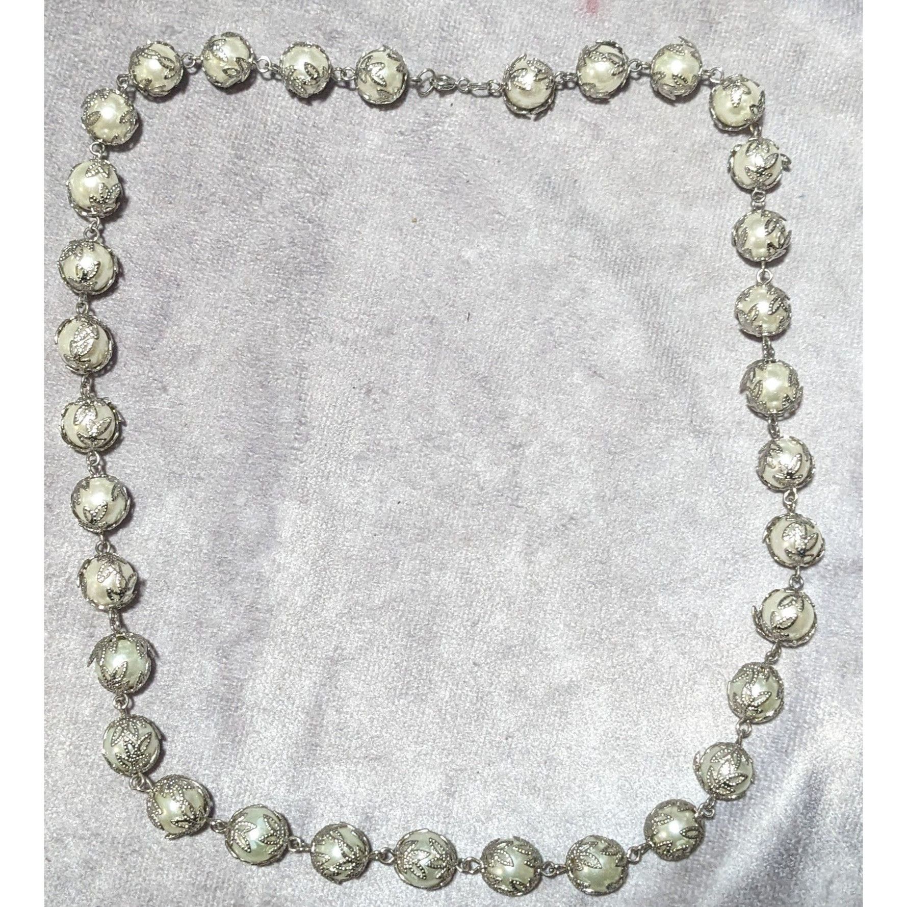 Other Whimsical Silver Leaf Capped Faux Pearl Necklace Size ONE SIZE - 8 Thumbnail