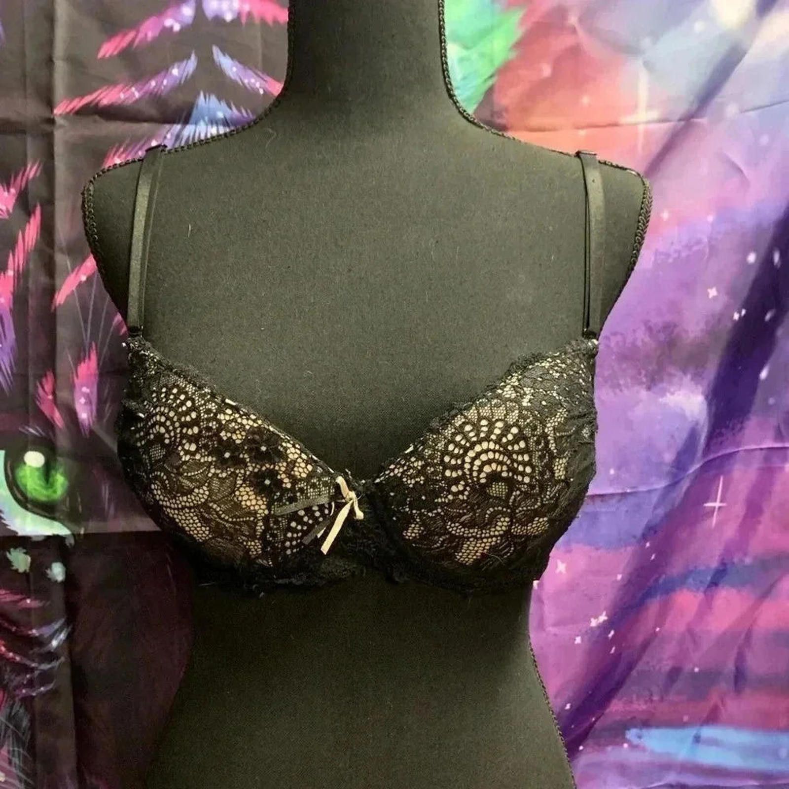 Designer Elegant Black Lace Bra with Adjustable Straps Size ONE SIZE - 1 Thumbnail
