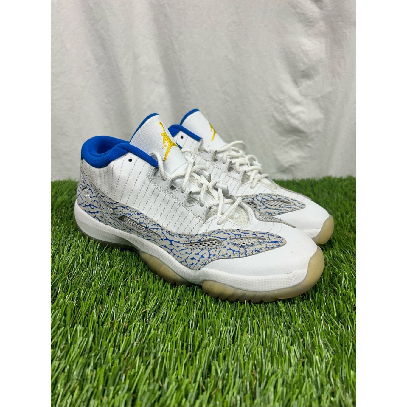 Jordan 11s ie clearance