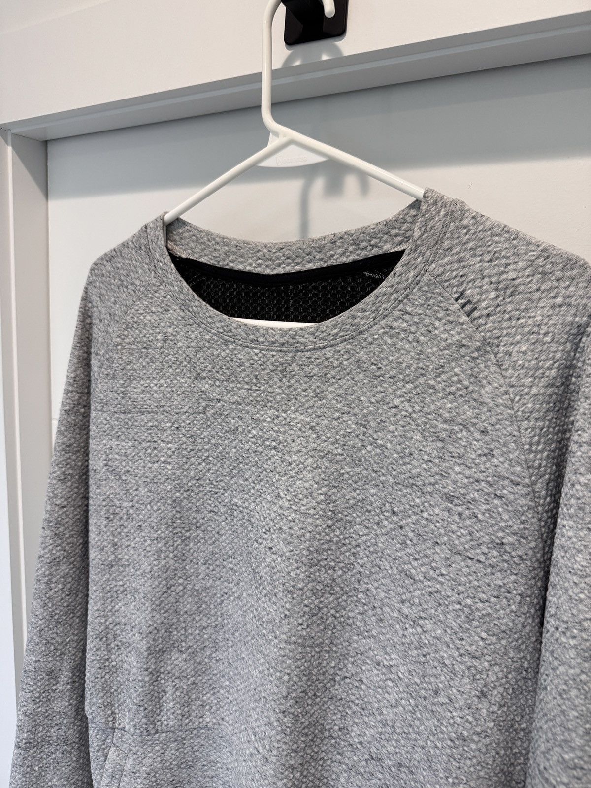 Lululemon Lululemon Mens At Ease Light Heather Grey Crewneck Size XL Size US XL / EU 56 / 4 - 4 Thumbnail