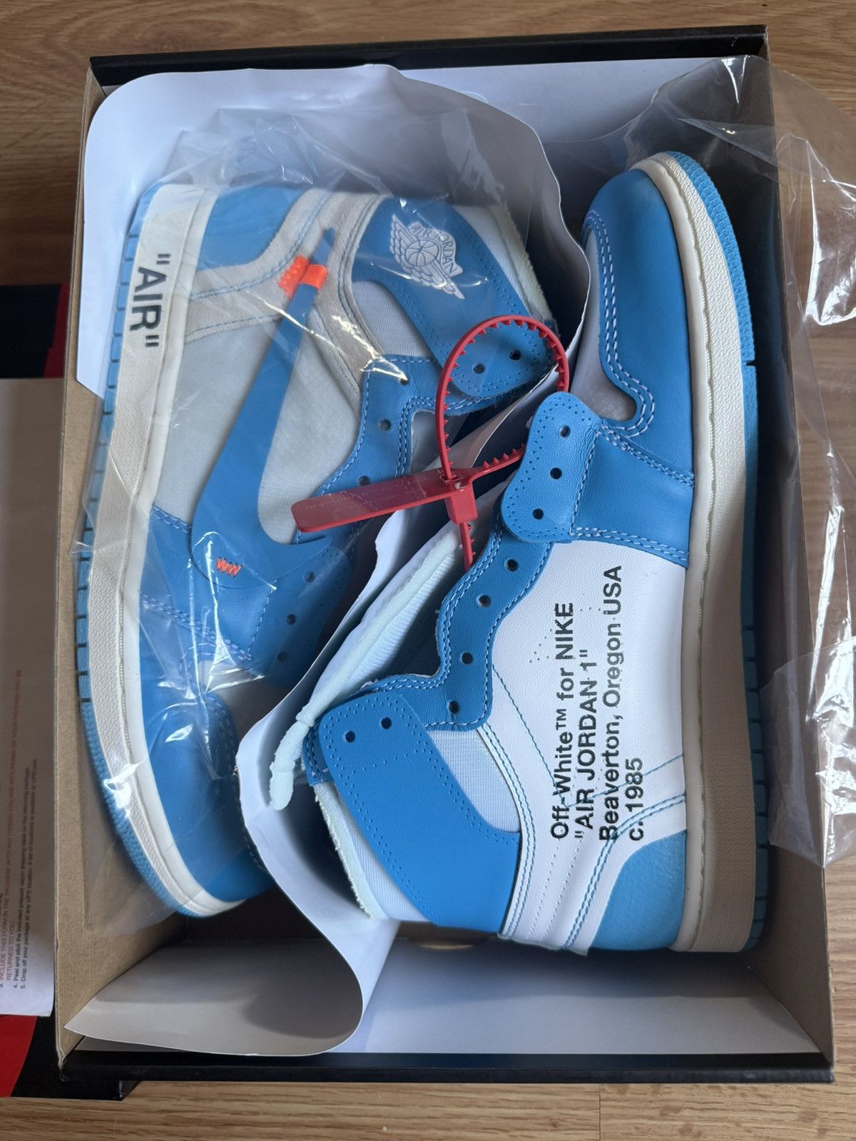 Nike × Off-White Jordan 1 Retro High Off-White University Size US 10.5 / EU 43-44 - 13 Thumbnail
