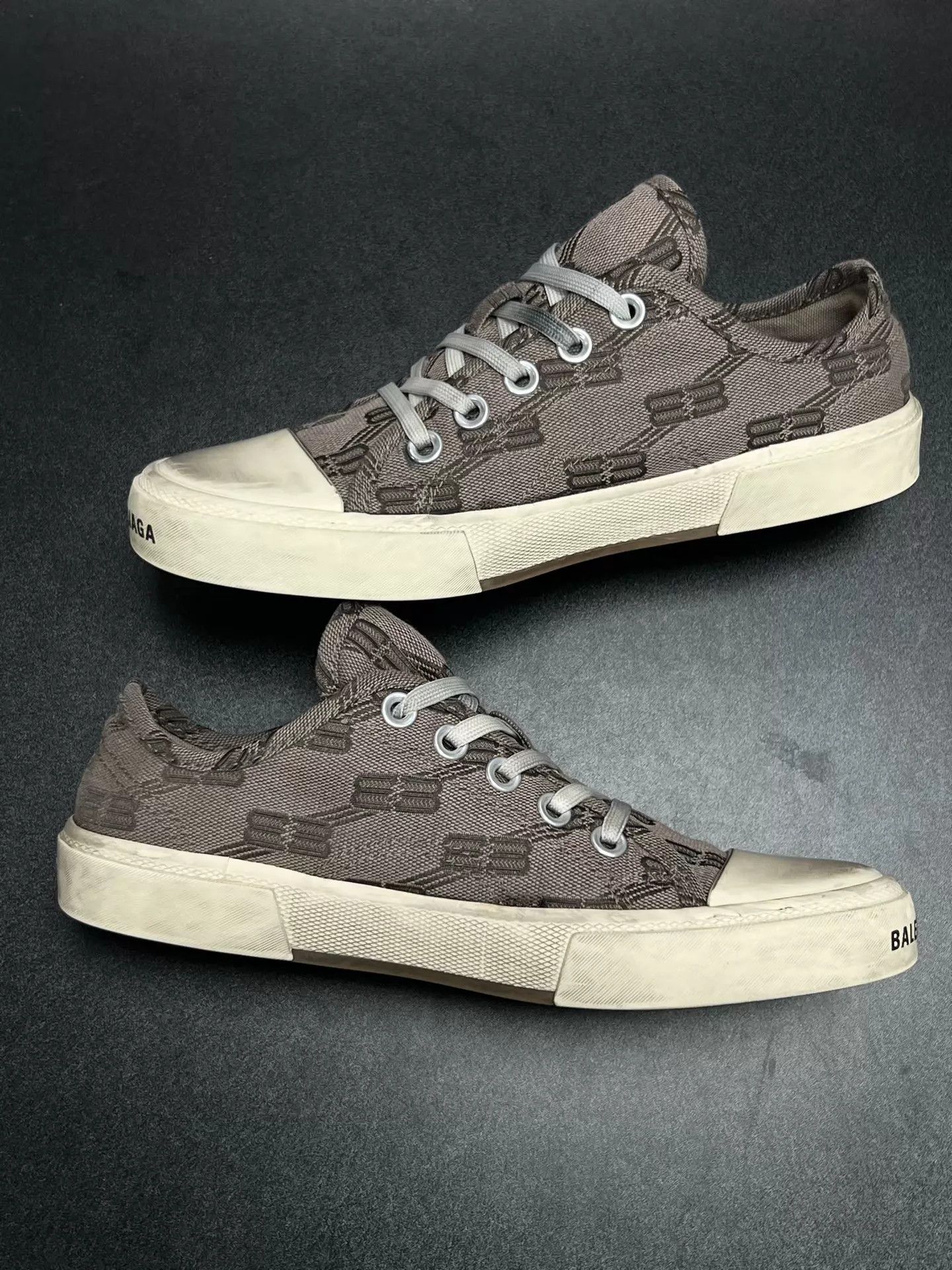 Balenciaga Balenciaga Paris low top 38 distressed like new Size US 7.5 / IT 37.5 - 6 Thumbnail