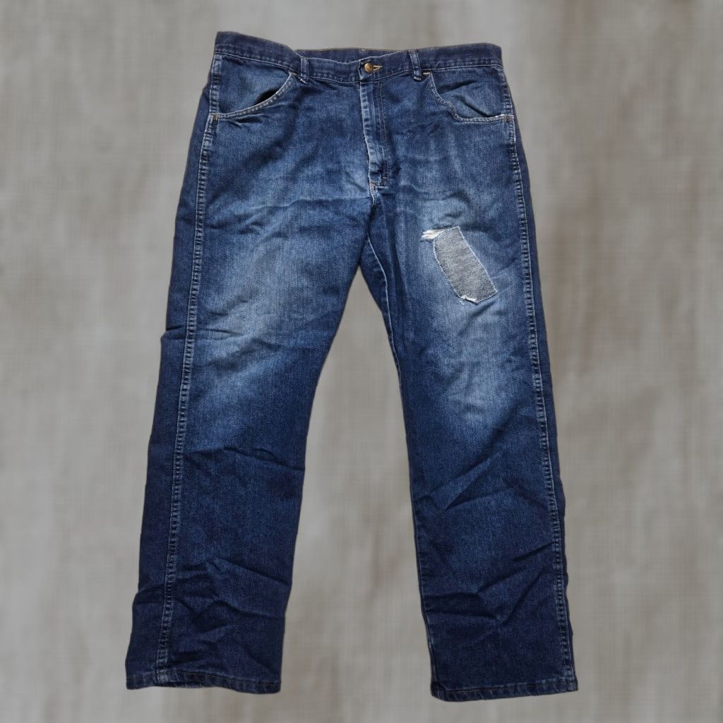 Wrangler Wrangler Regular Fit Dark Wash Denim Jeans 38 x 30 Straight Leg Mens 85900DW Size US 38 / EU 54 - 1 Thumbnail