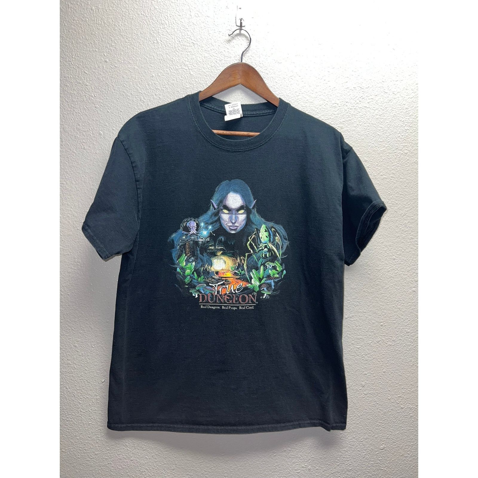 Gildan Vintage True Dungeon Shirt Real Props Cool Dragon Large Size US L / EU 52-54 / 3 - 1 Thumbnail