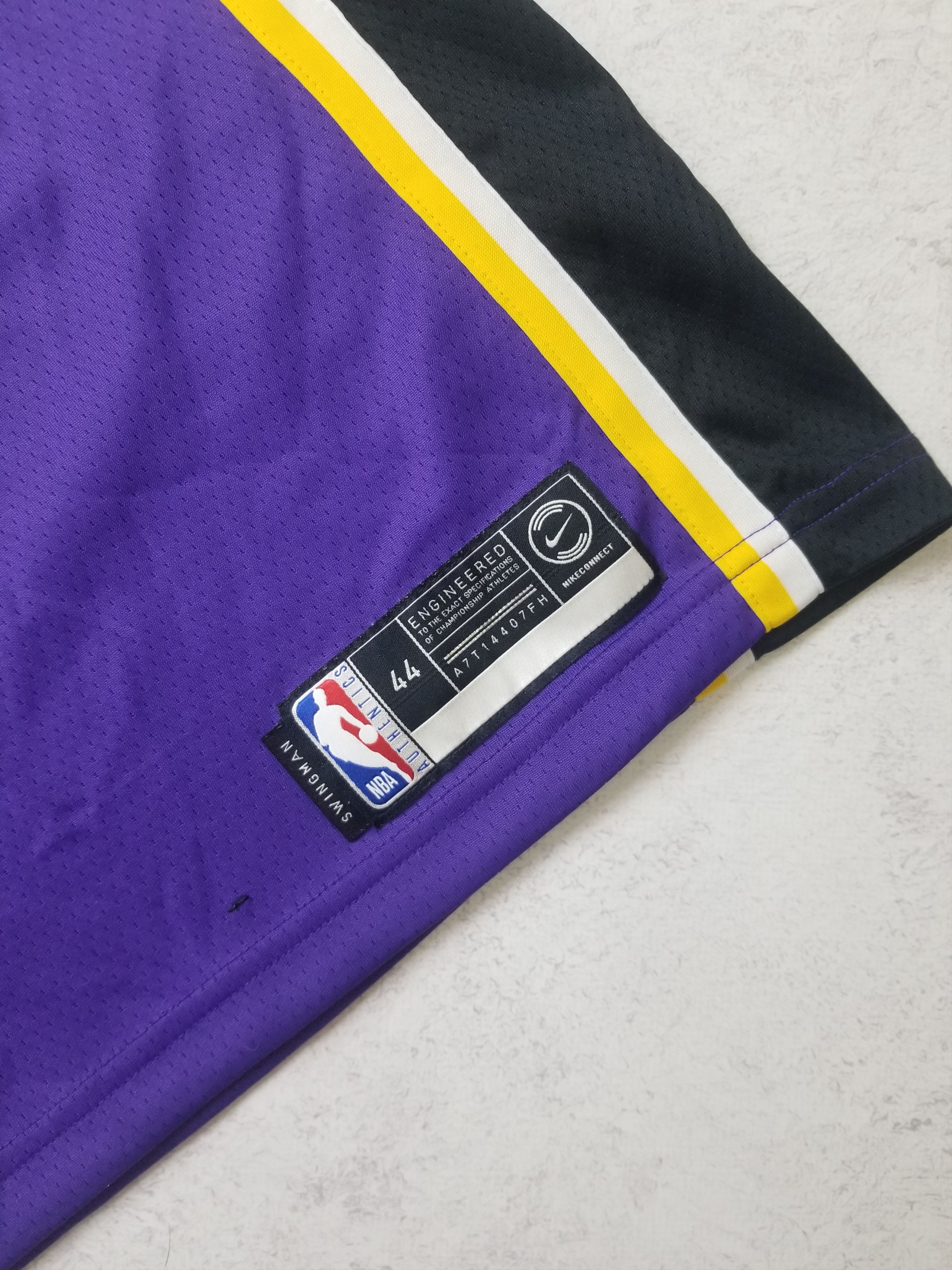 Nike Nike Los Angeles Lakers LeBron James #23 Swingman NBA Jersey Size US M / EU 48-50 / 2 - 14 Thumbnail