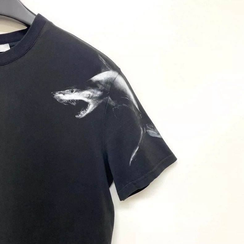 Givenchy Givenchy Classic Shark Printed Short Sleeve T-Shirt, Black Size US L / EU 52-54 / 3 - 6 Thumbnail