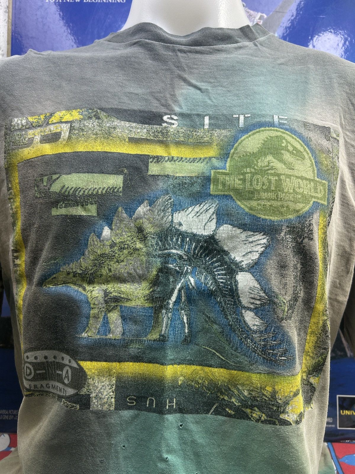 Vintage Vintage Jurassic Park The Lost World 90s T-Shirt Size XL Size US XL / EU 56 / 4 - 2 Thumbnail