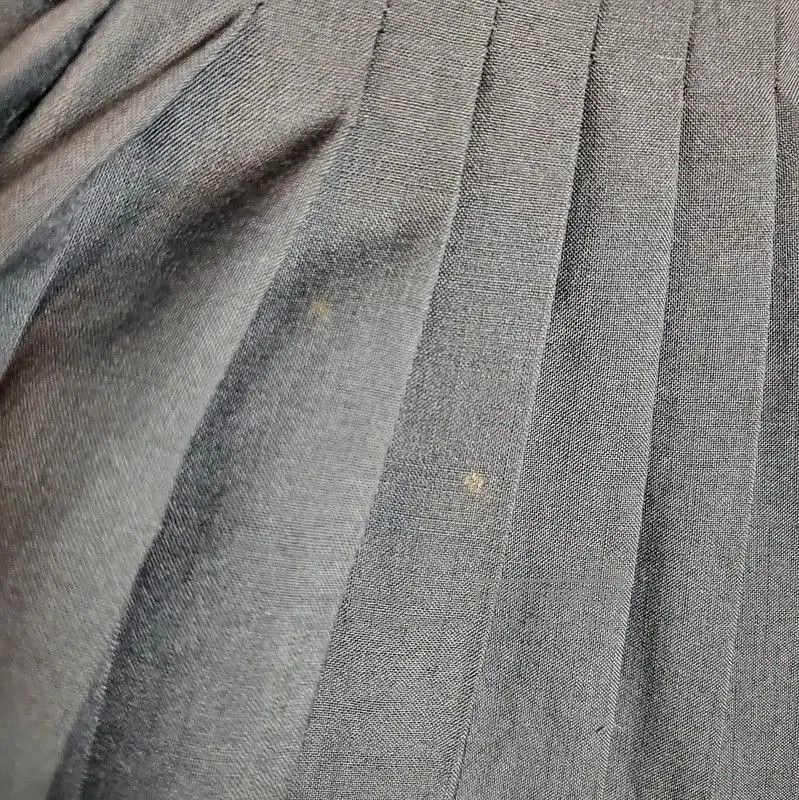 Givenchy Givenchy Pleated Wool Midi Skirt for Women . Size 23" - 8 Thumbnail