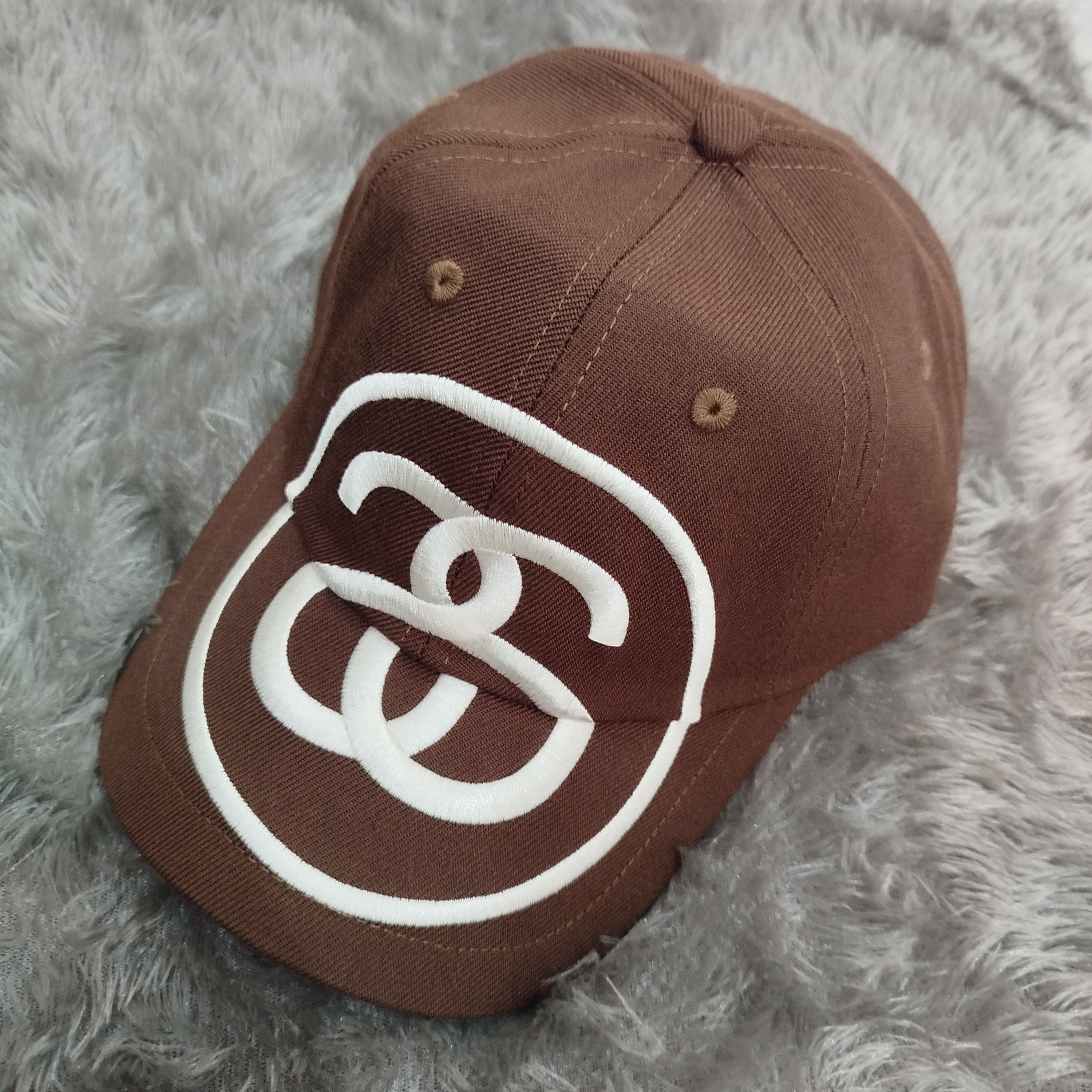travis着用　Stussy Chenille S Low Pro Cap travisscott STUSSY LOW PRO CHENILLE S STRAPBACK Color: Brown