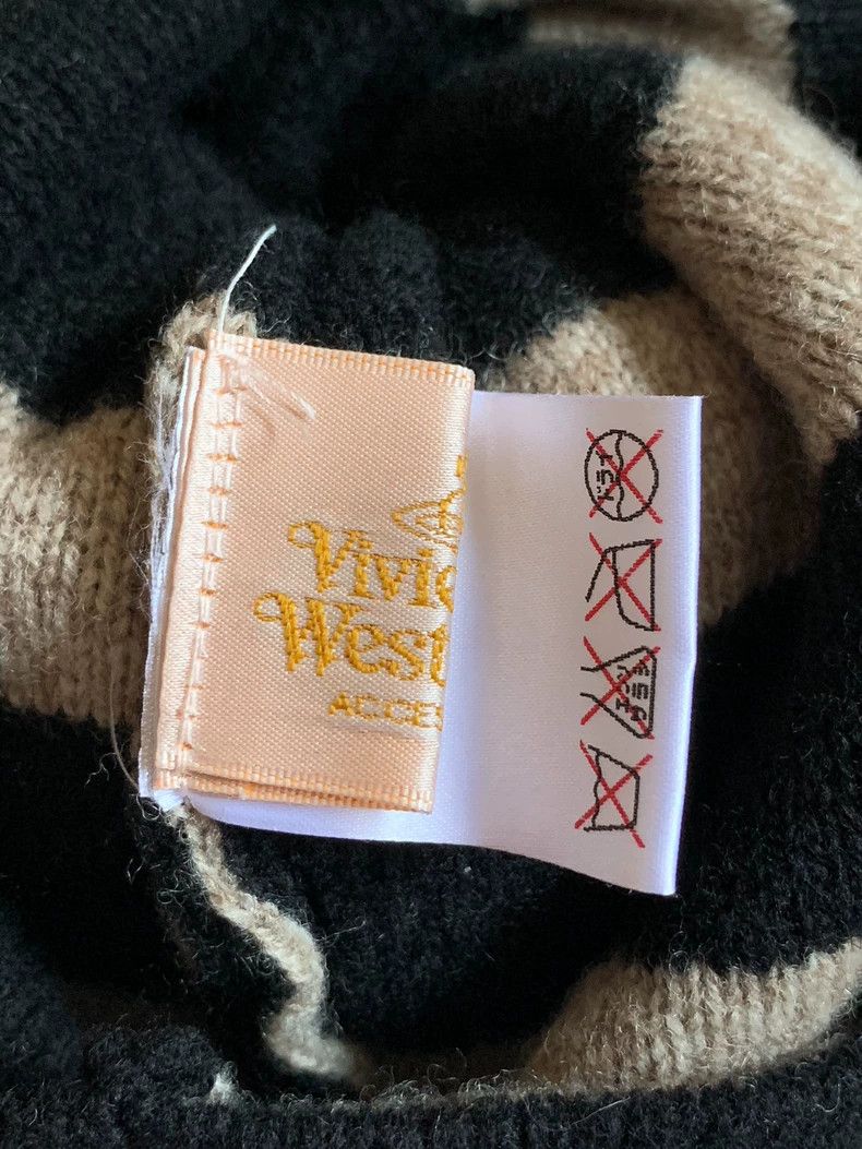 Vivienne Westwood Vivienne Westwood A genuine protective ear cover Size ONE SIZE - 5 Thumbnail