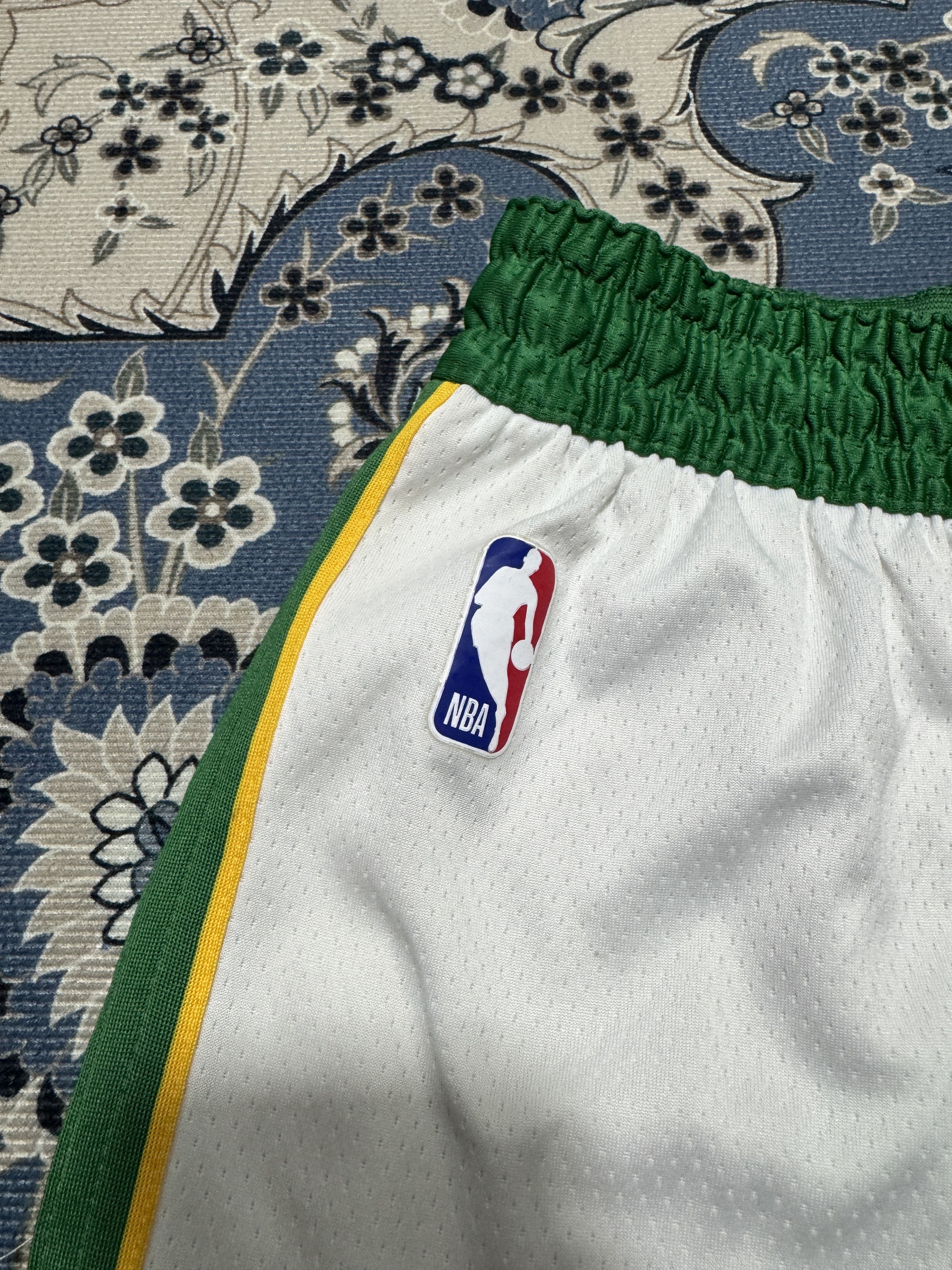 NBA × Nike NBA Boston Celtics Nike Short Pants Size US 34 / EU 50 - 4 Thumbnail