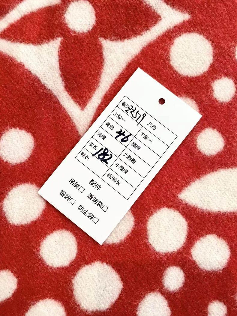 Louis Vuitton Louis Vuitton Cashmere Red and White Kusama Cashmere Scarf Size ONE SIZE - 8 Thumbnail