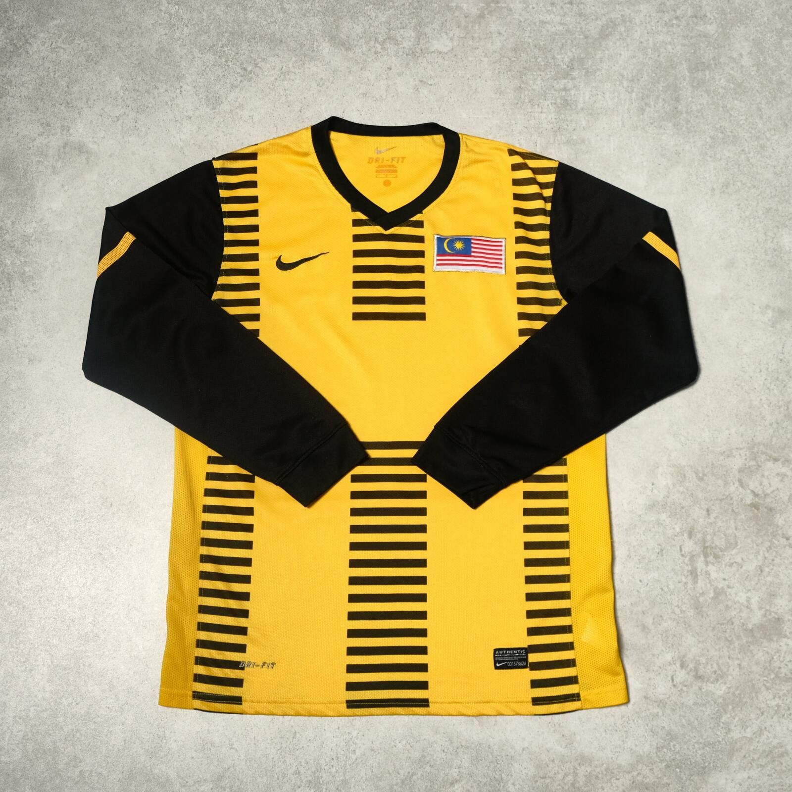 Nike 2010/11 Malaysia Home Shirt Nike (M) Size US M / EU 48-50 / 2 - 1 Thumbnail