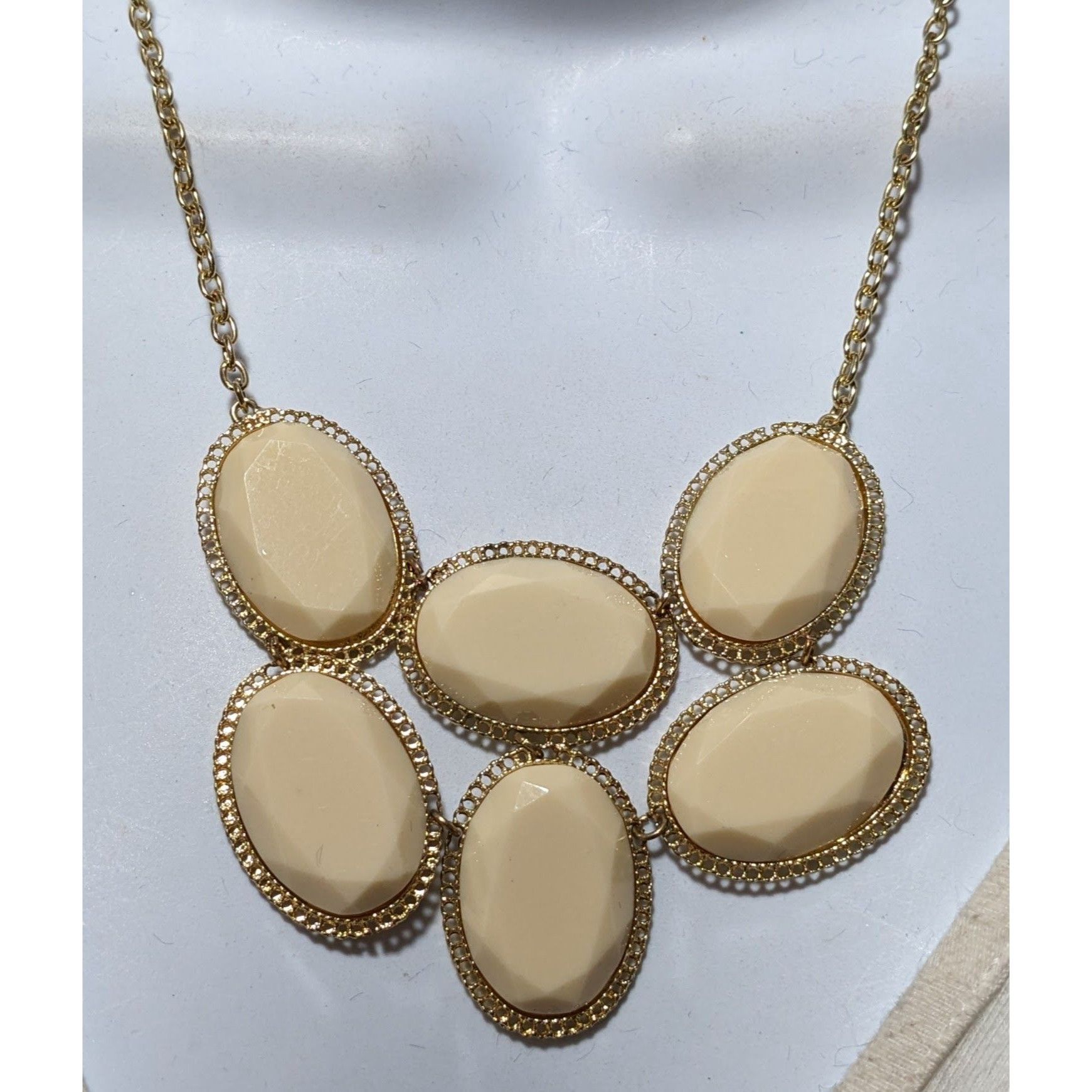 Other Retro Preppy Cream Gemmed Statement Necklace Size ONE SIZE - 4 Thumbnail