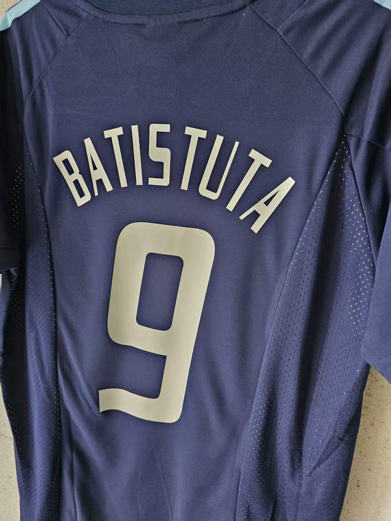 Other 2002 Argentina #9 BATISTUTA Jersey Size US S / EU 44-46 / 1 - 5 Thumbnail