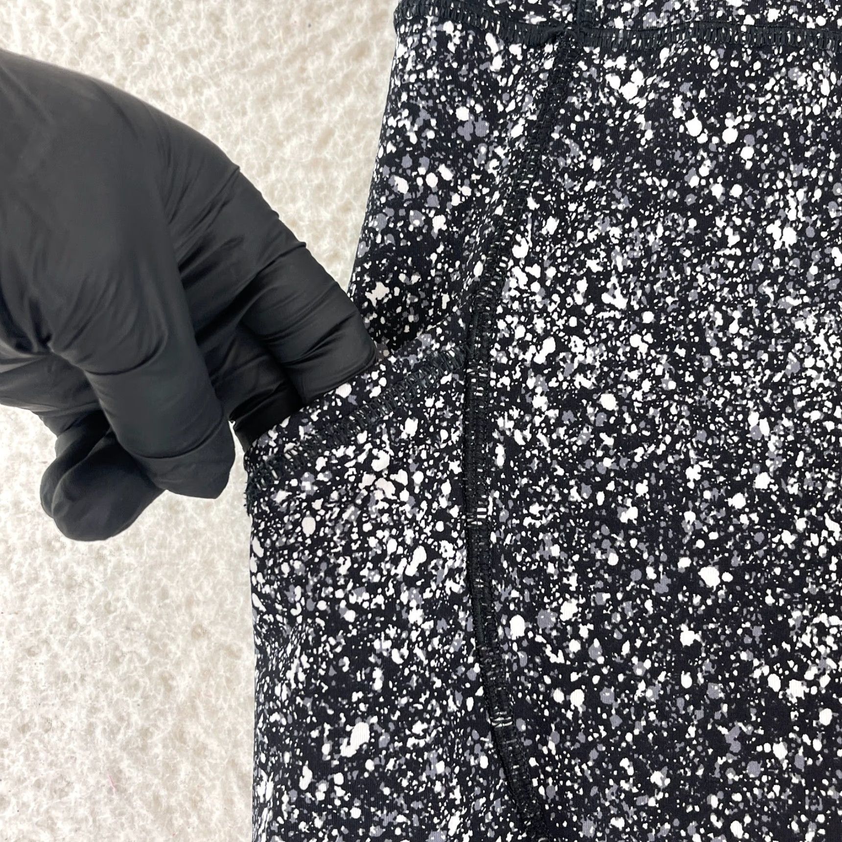 Lululemon Lululemon Outrun 17" Crop Leggings Womens Size 6 Black Splatter Activewear Gym Size 27" / US 4 / IT 40 - 4 Thumbnail