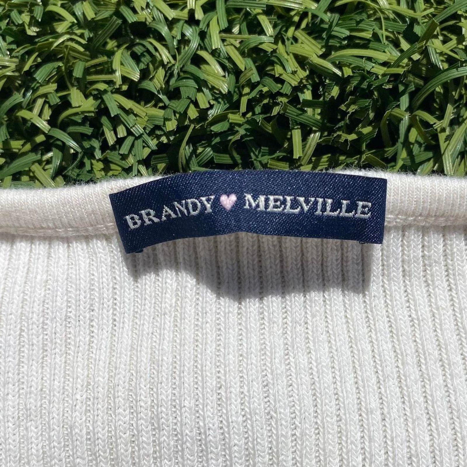 Brandy Melville Brandy Melville White Longsleeve Croptop Size ONE SIZE - 2 Thumbnail