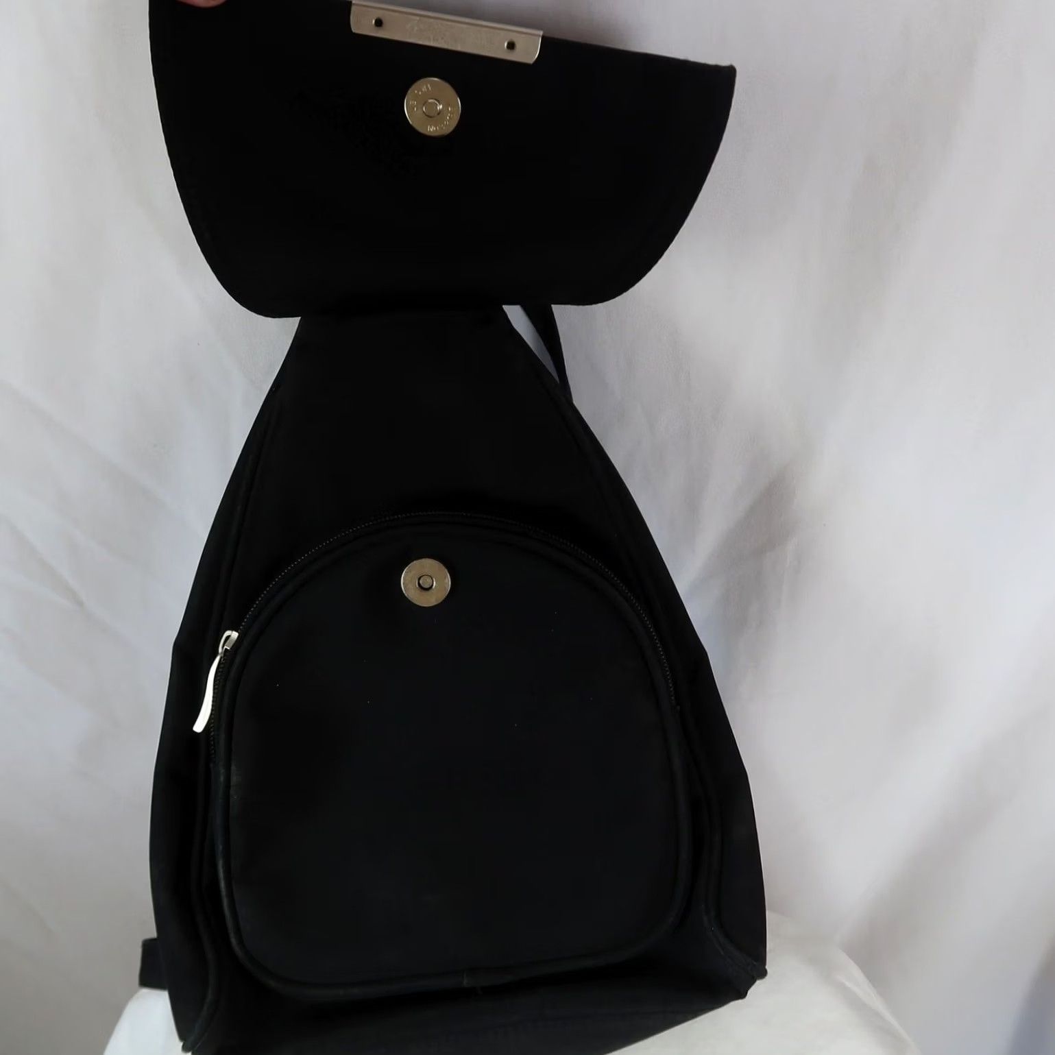 Vintage VINTAGE 90s Black Convertible Backpack Sling Purse Womens Medium Neoprene Zip Backpack 90s Womens Size ONE SIZE - 4 Thumbnail